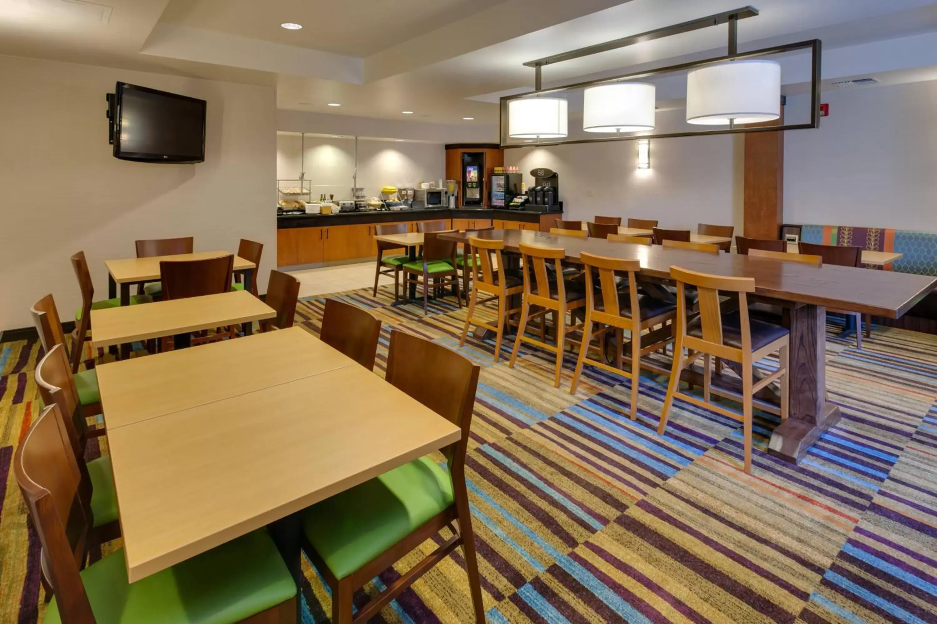 Breakfast, Restaurant/Places to Eat in Fairfield Inn & Suites by Marriott San Francisco Airport/Millbrae