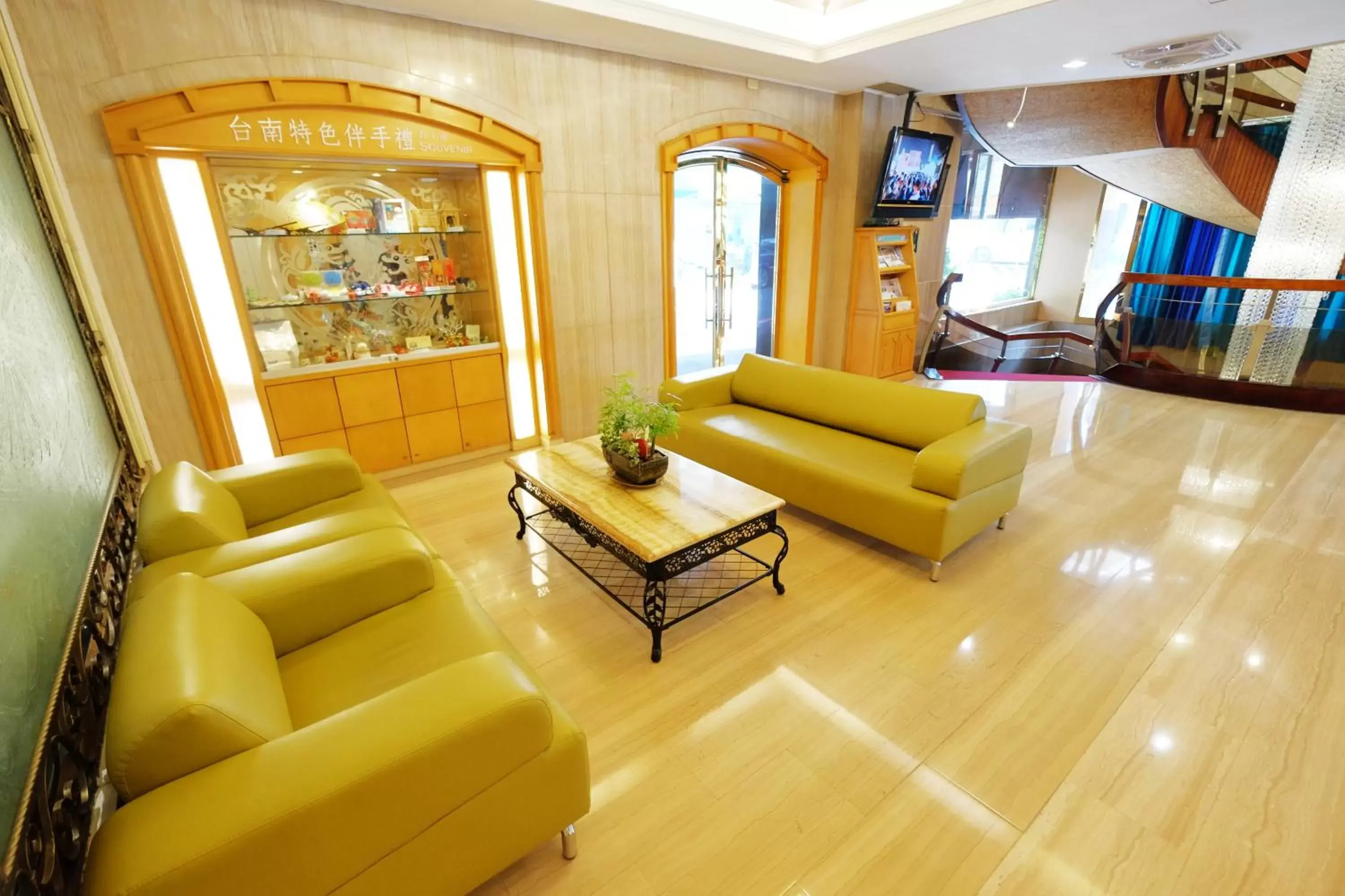 Living room, Seating Area in Dynasty Hotel