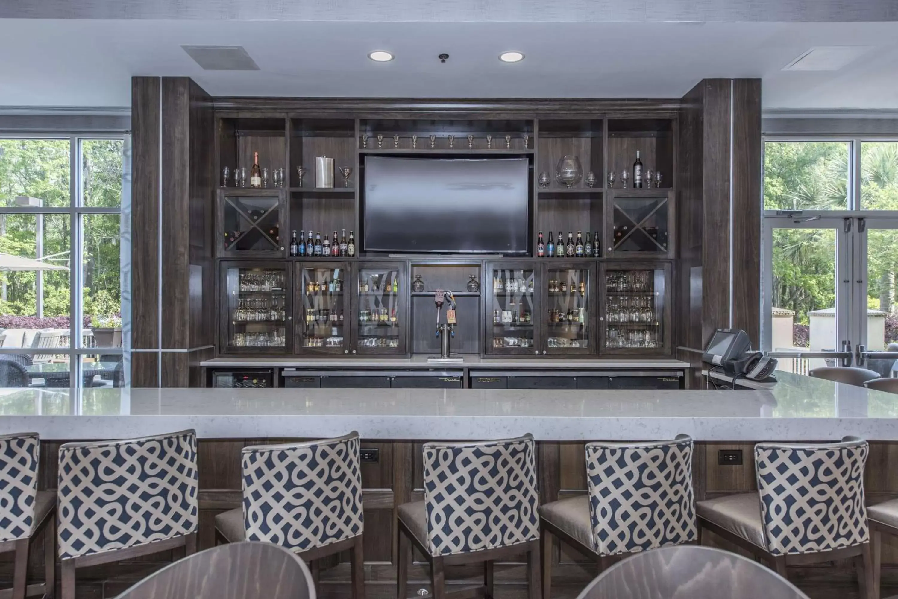 Lounge or bar, Lounge/Bar in DoubleTree by Hilton North Charleston - Convention Center