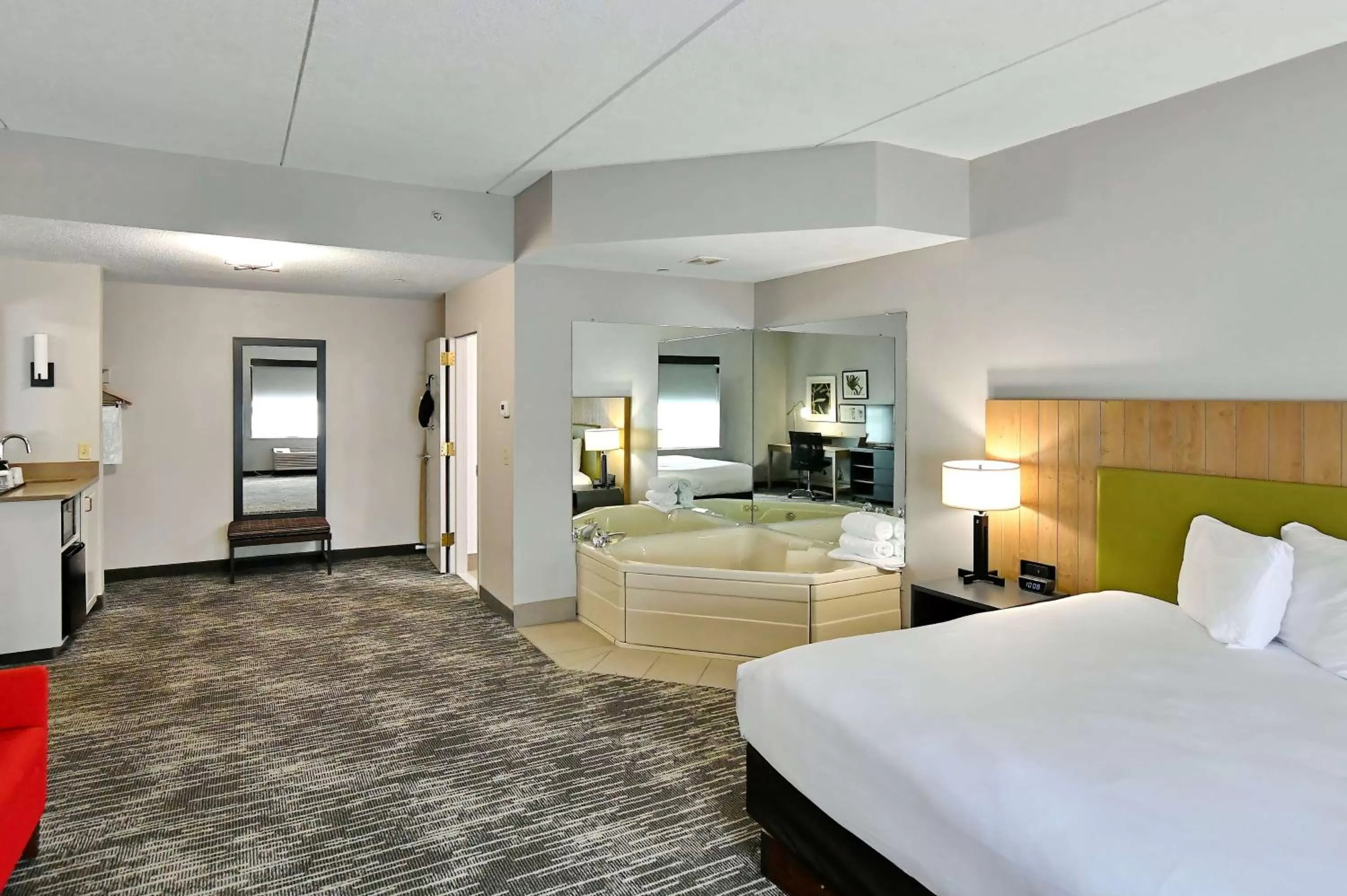 Photo of the whole room in Country Inn & Suites by Radisson, Mount Morris, NY