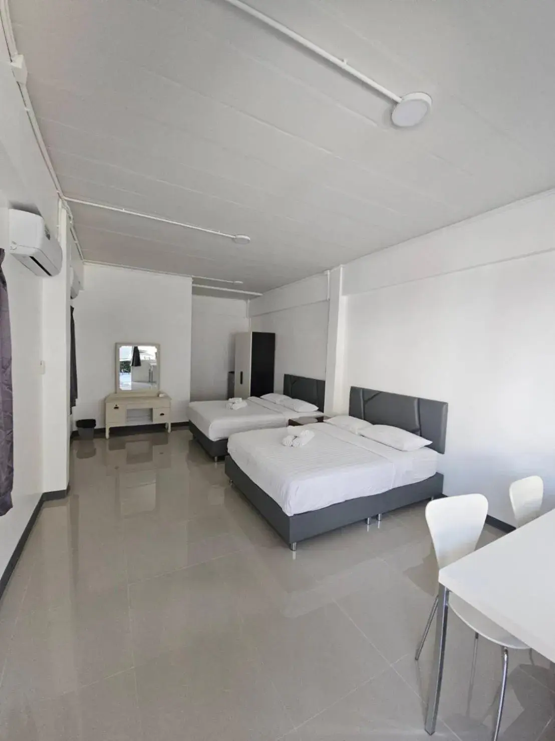 Bedroom, Bed in Loft 21 Apartment Romklao