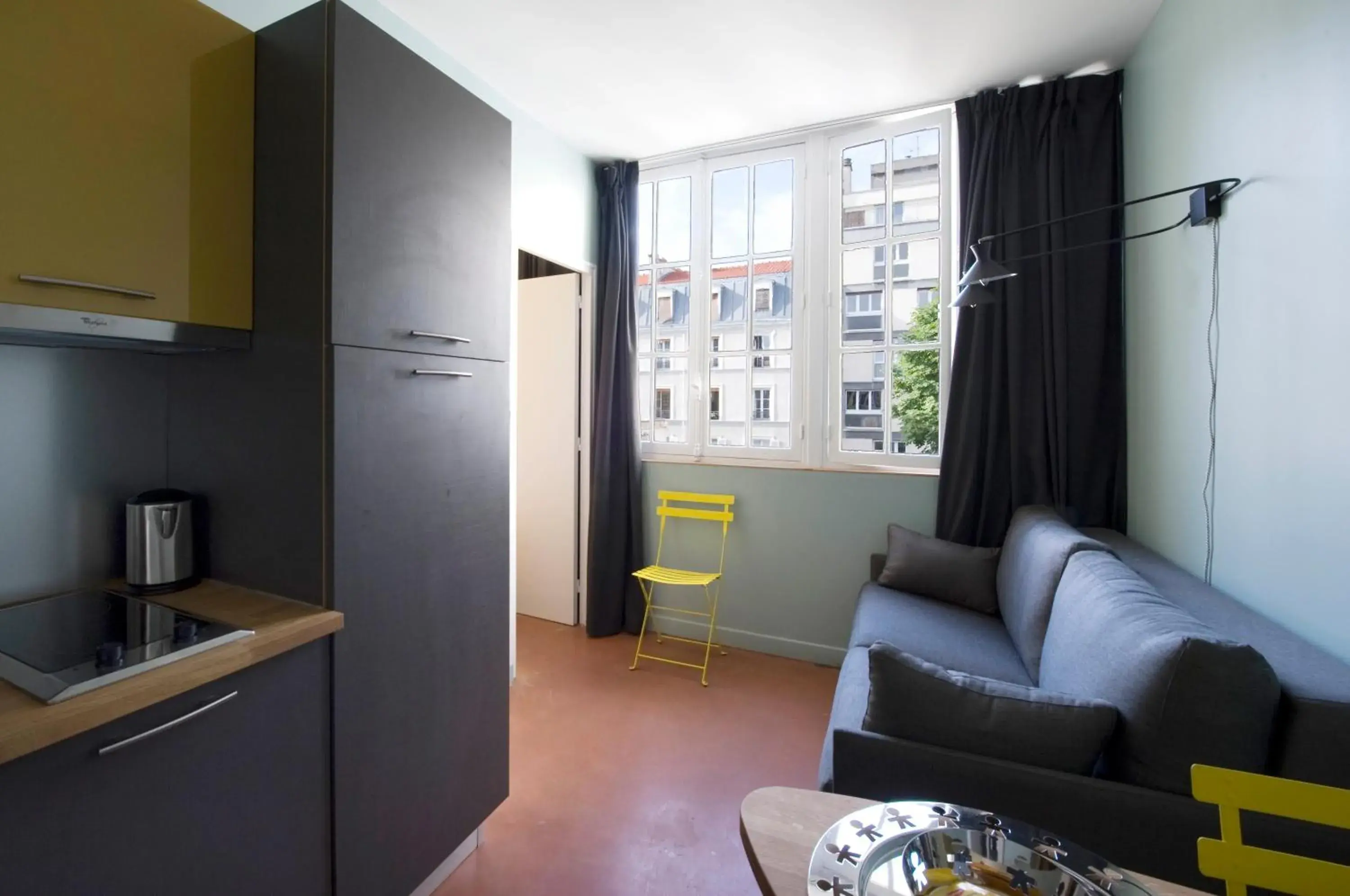 Kitchen or kitchenette, Seating Area in Helzear Montparnasse Suites