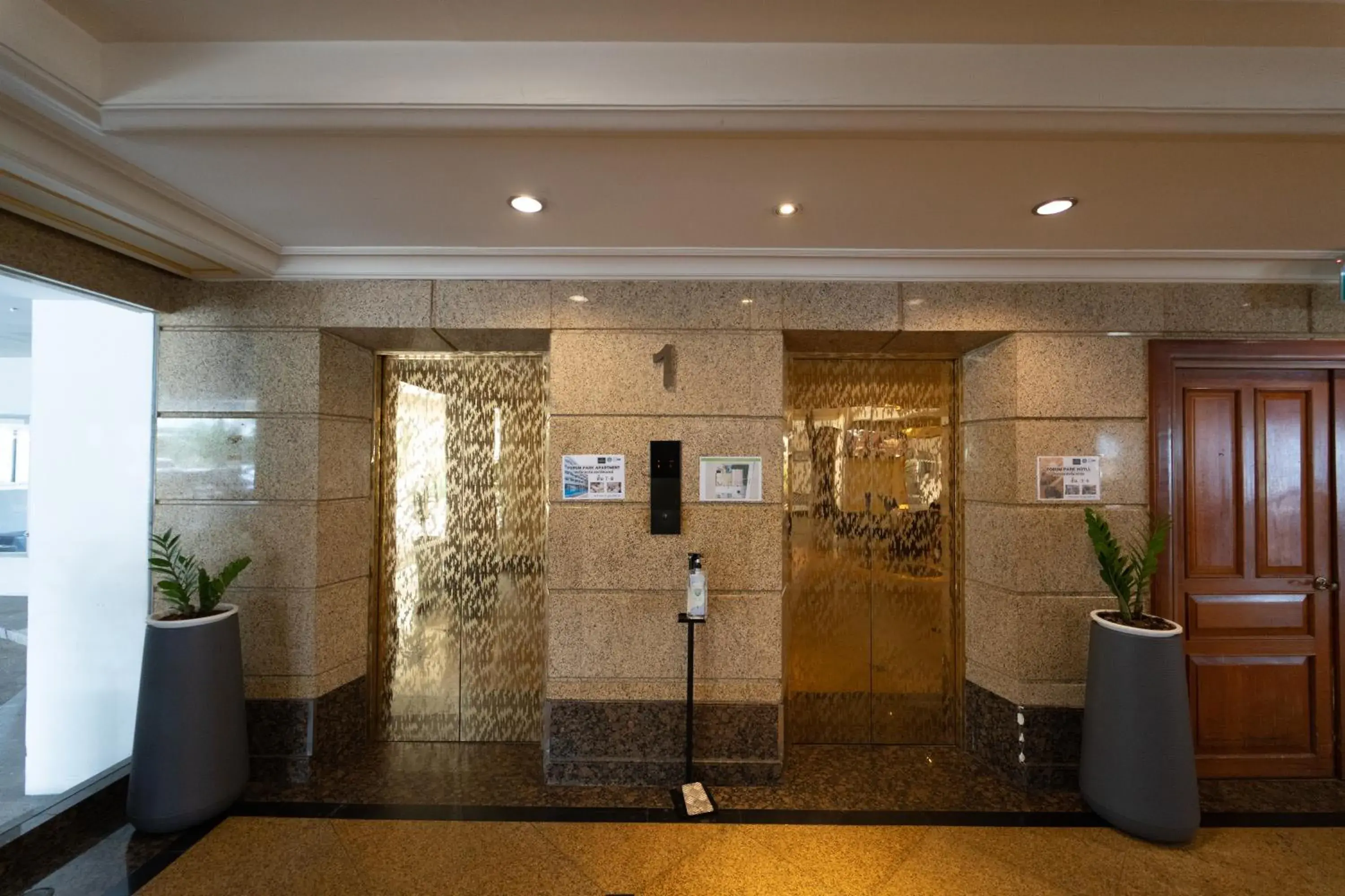 elevator in Forum Park Hotel