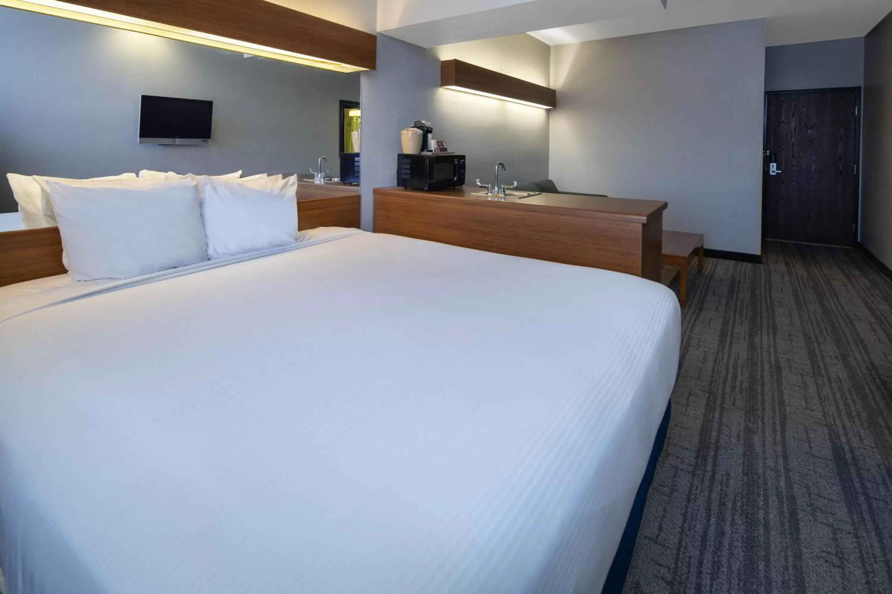 Bed in Baymont by Wyndham Las Vegas South Strip