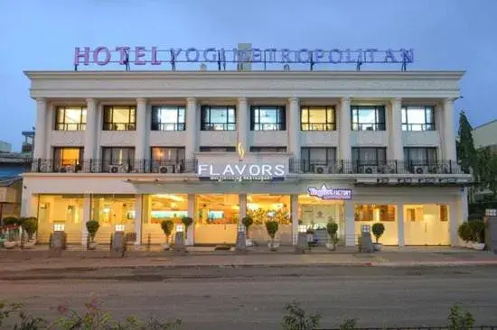 Facade/entrance in Hotel Yogi Metropolitan