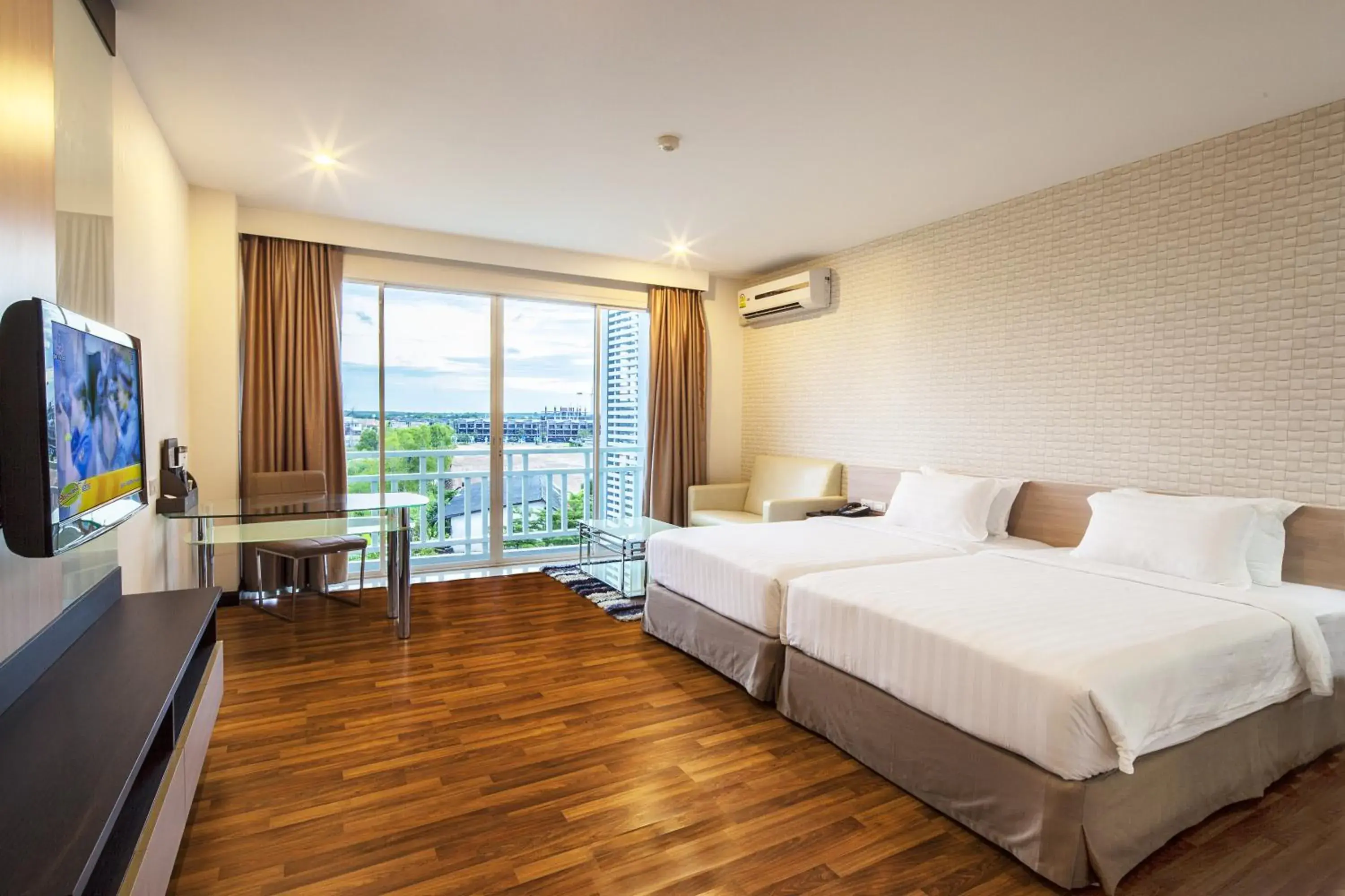 Deluxe B Twin Room in Golden City Rayong Hotel Deluxe B Twin Room in Golden City Rayong Hotel