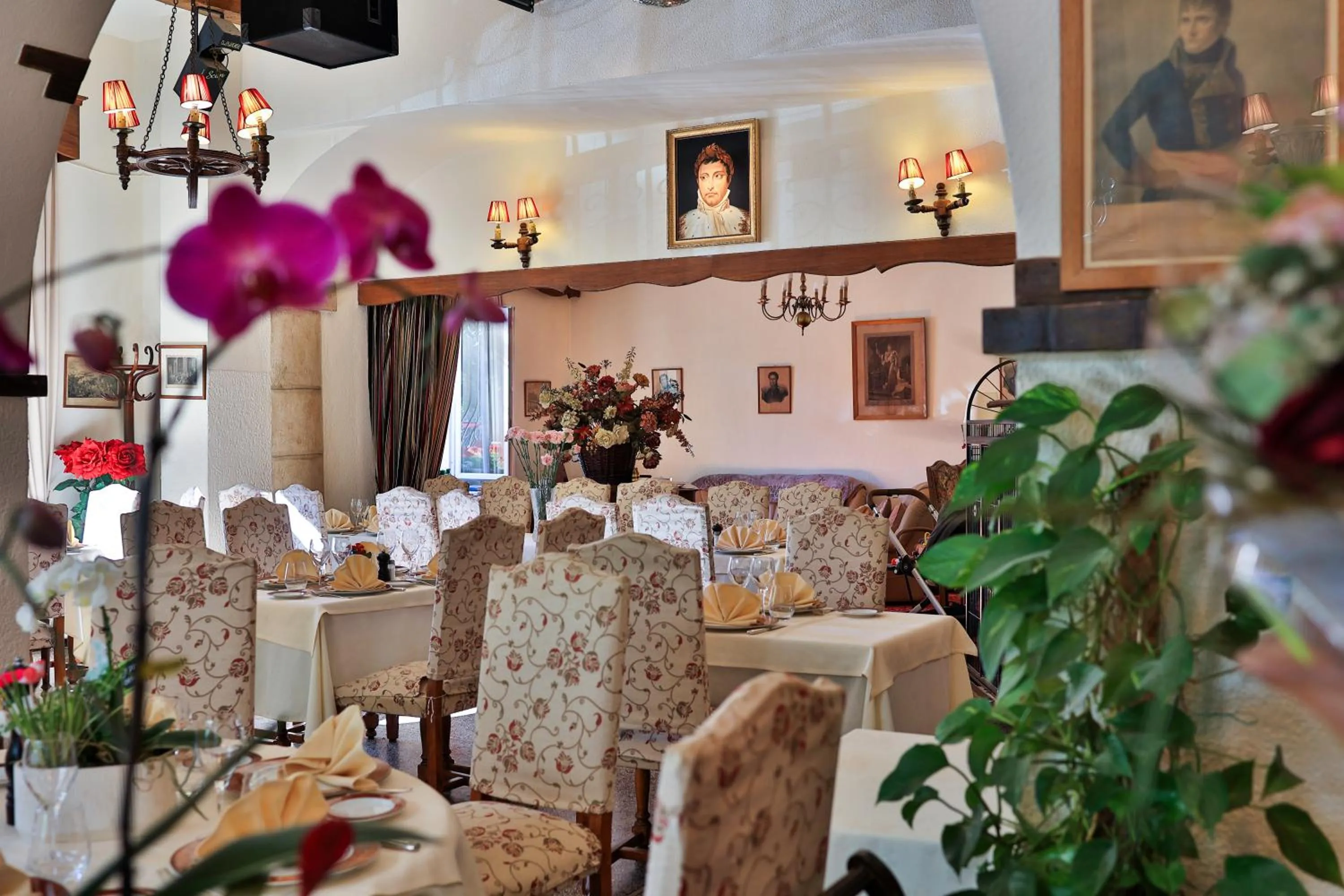 Restaurant/places to eat in Logis Le Relais Imperial