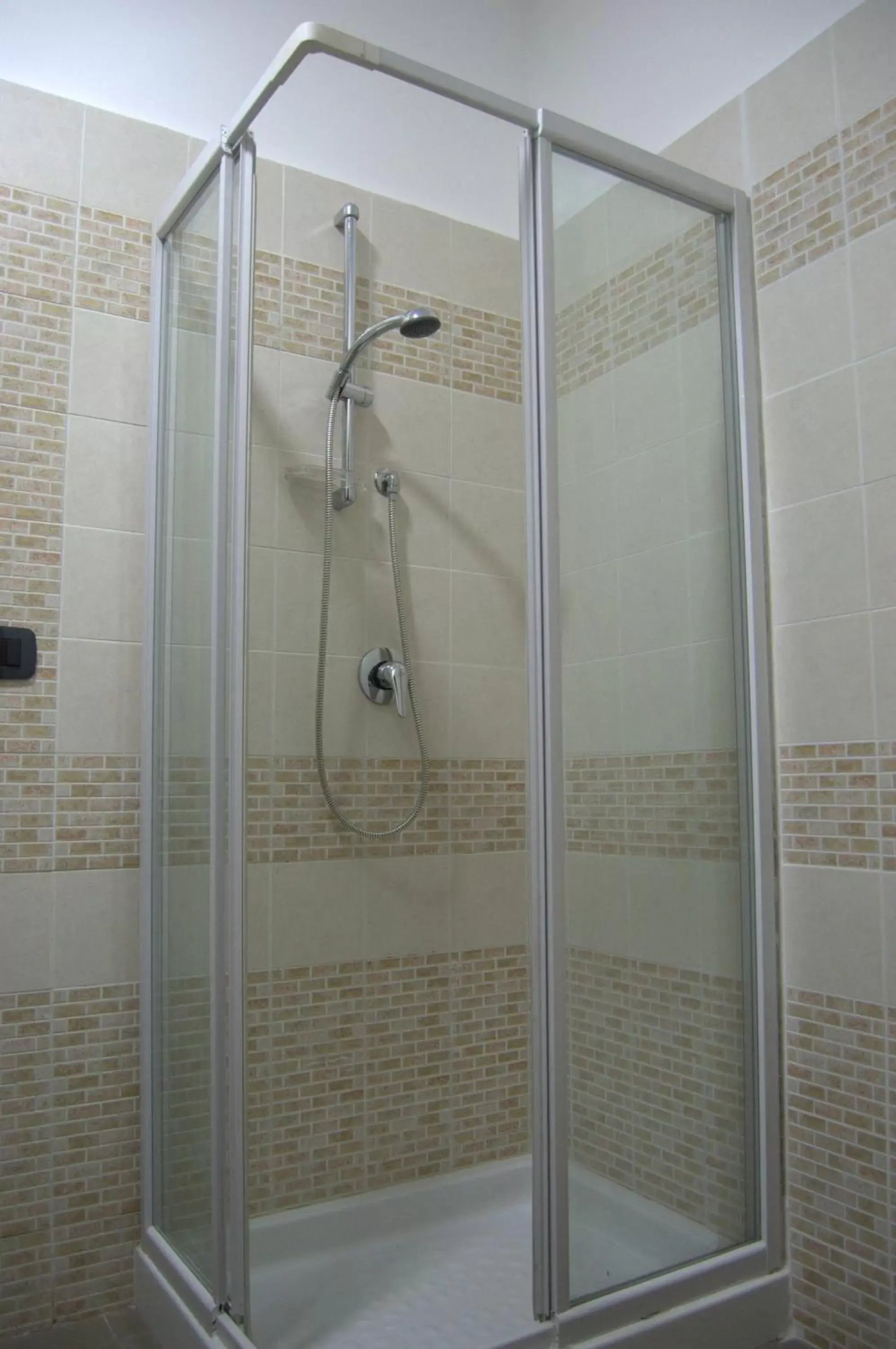 Shower, Bathroom in Civico 83