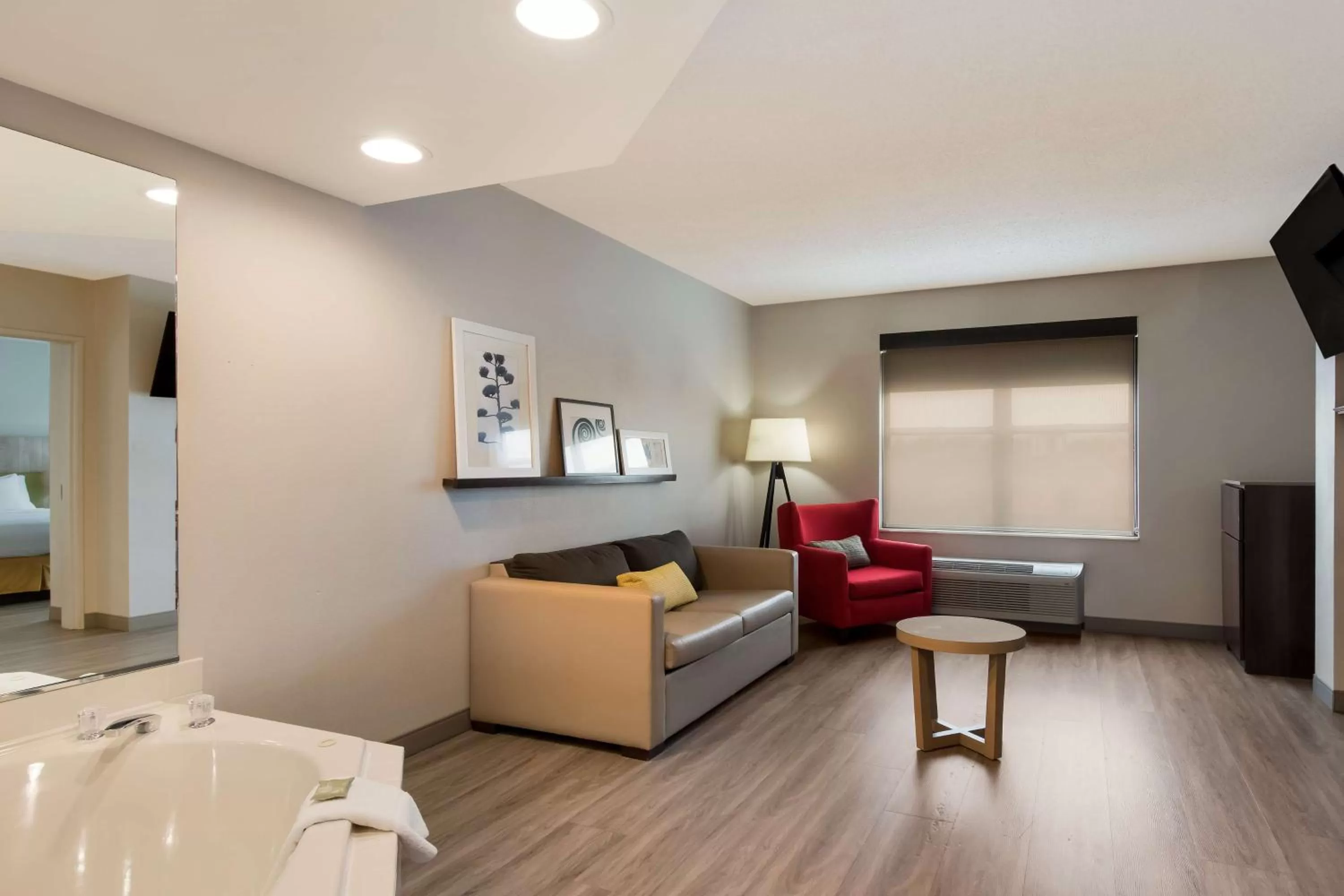 KING BED-WHIRLPOOL SUITE-NON SMOKING in Country Inn & Suites by Radisson, Harrisburg Northeast (Hershey), PA