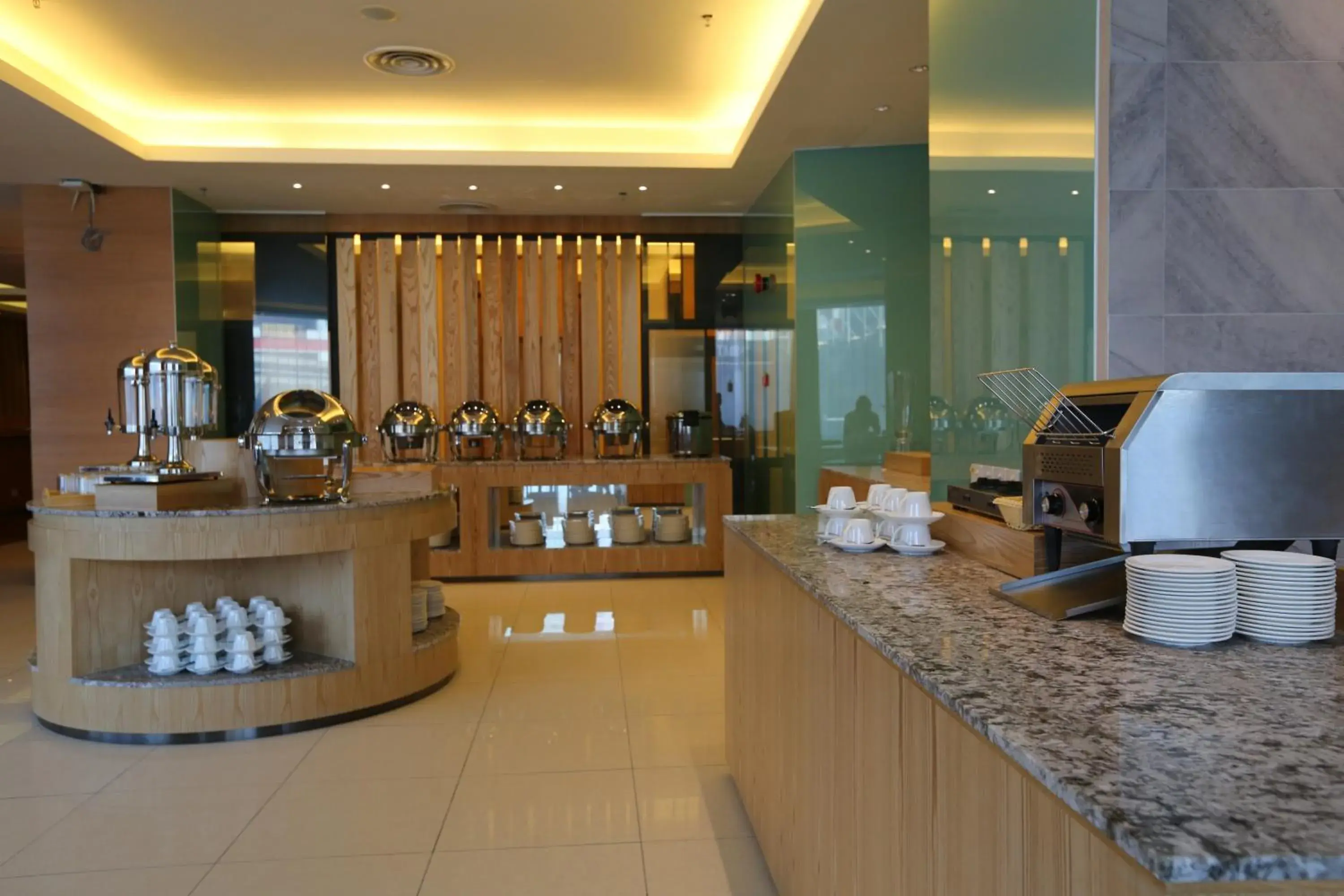 Restaurant/places to eat, Kitchen/Kitchenette in WP Hotel