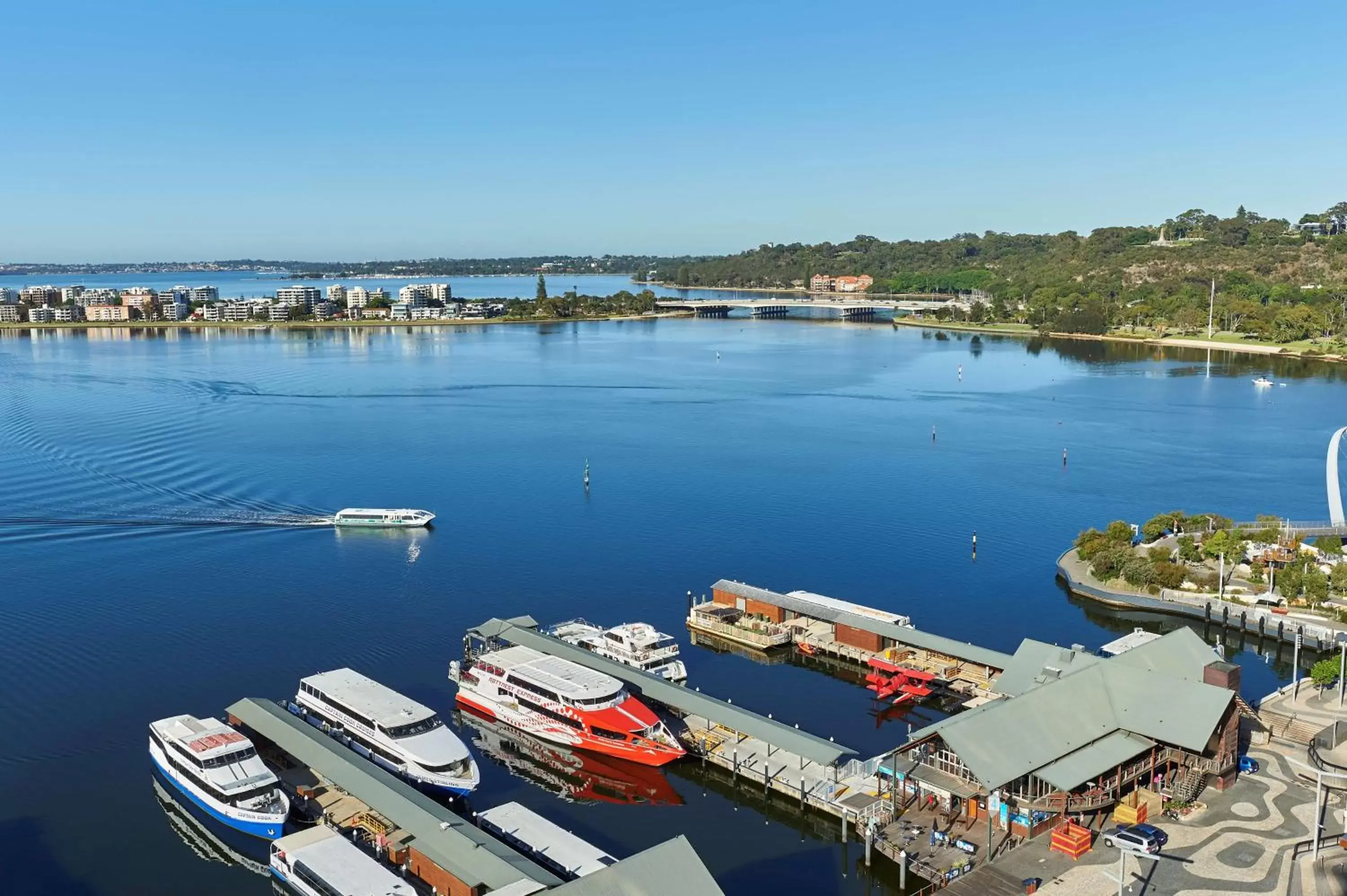 Property building in Doubletree By Hilton Perth Waterfront