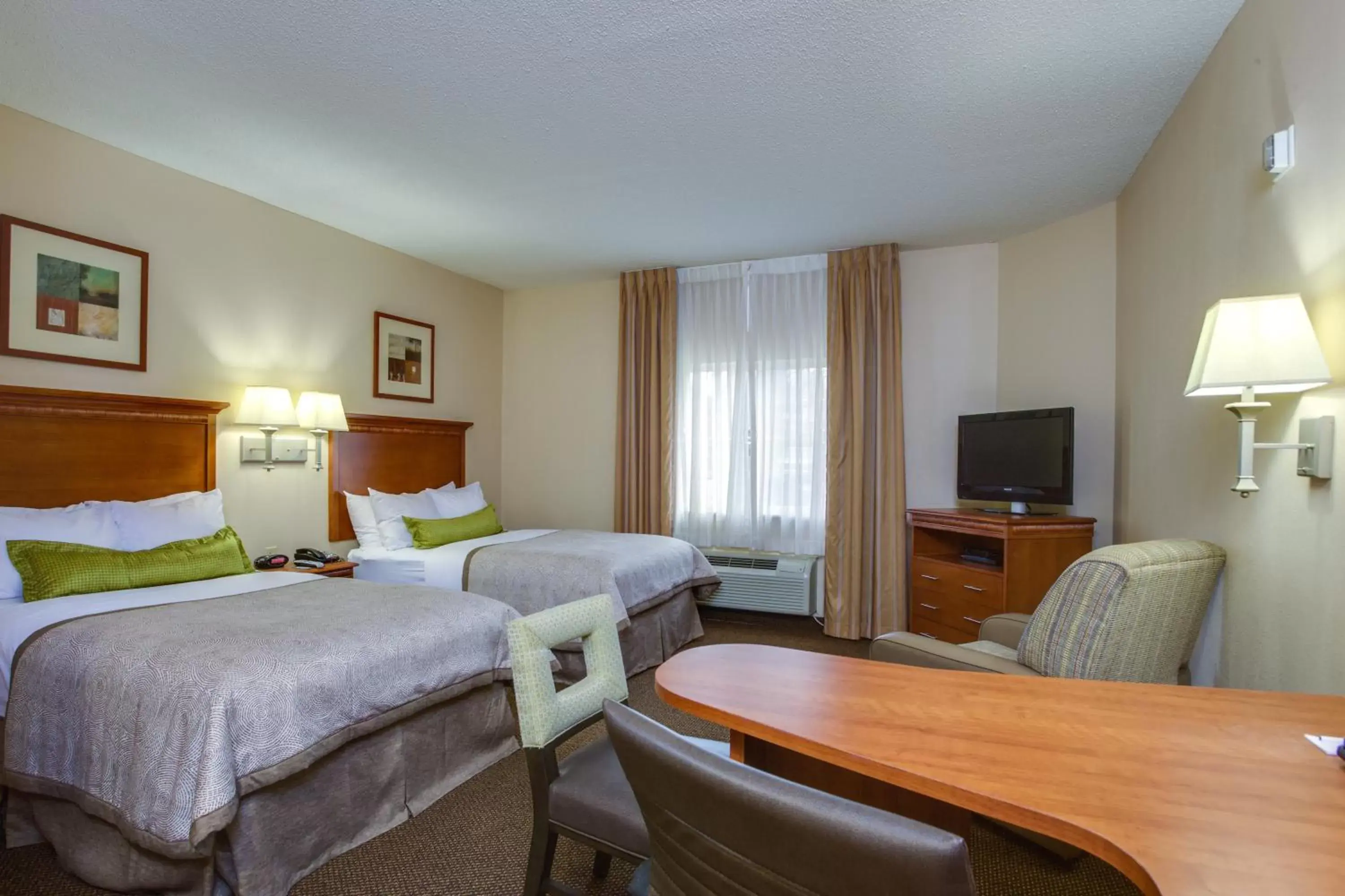 Photo of the whole room, Bed in Candlewood Suites Richmond Airport, an IHG Hotel