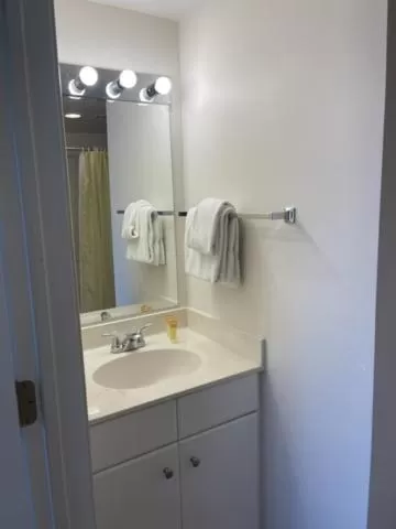 Bathroom in Shores of Panama Resort