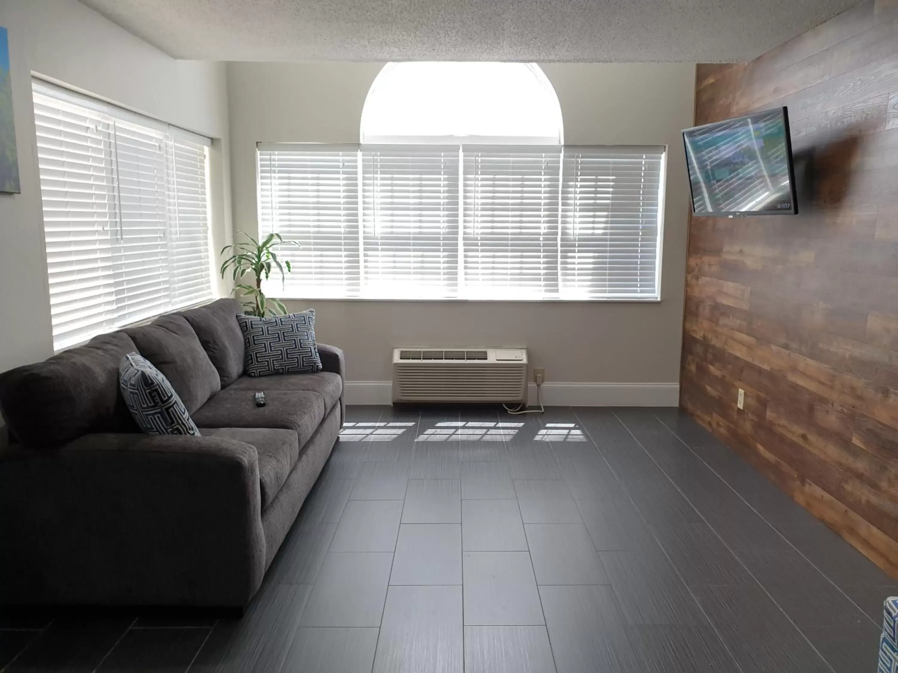 Seating Area in Microtel Inn & Suites by Wyndham Augusta/Riverwatch