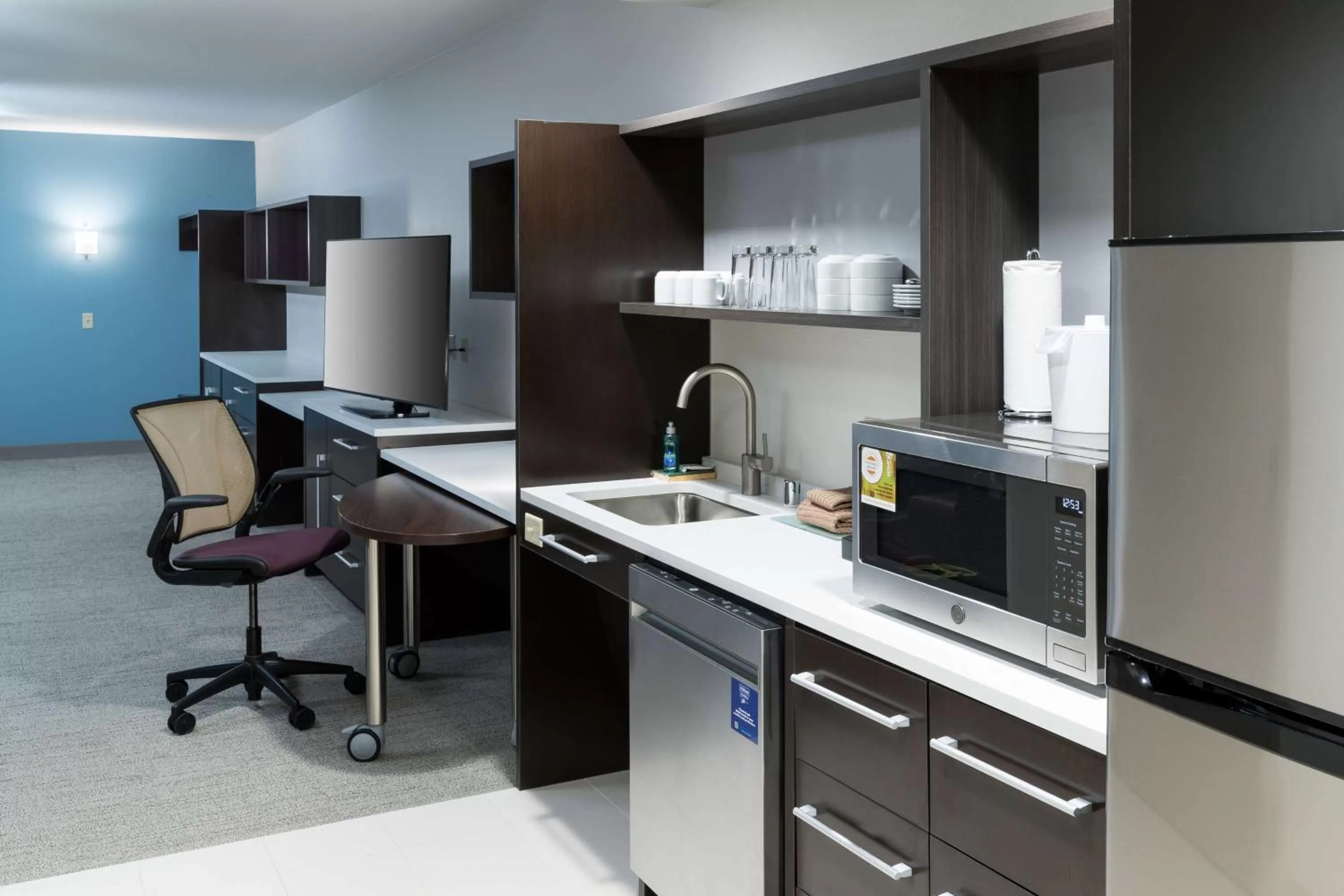 Kitchen or kitchenette in Home2 Suites by Hilton Fort Worth Cultural District