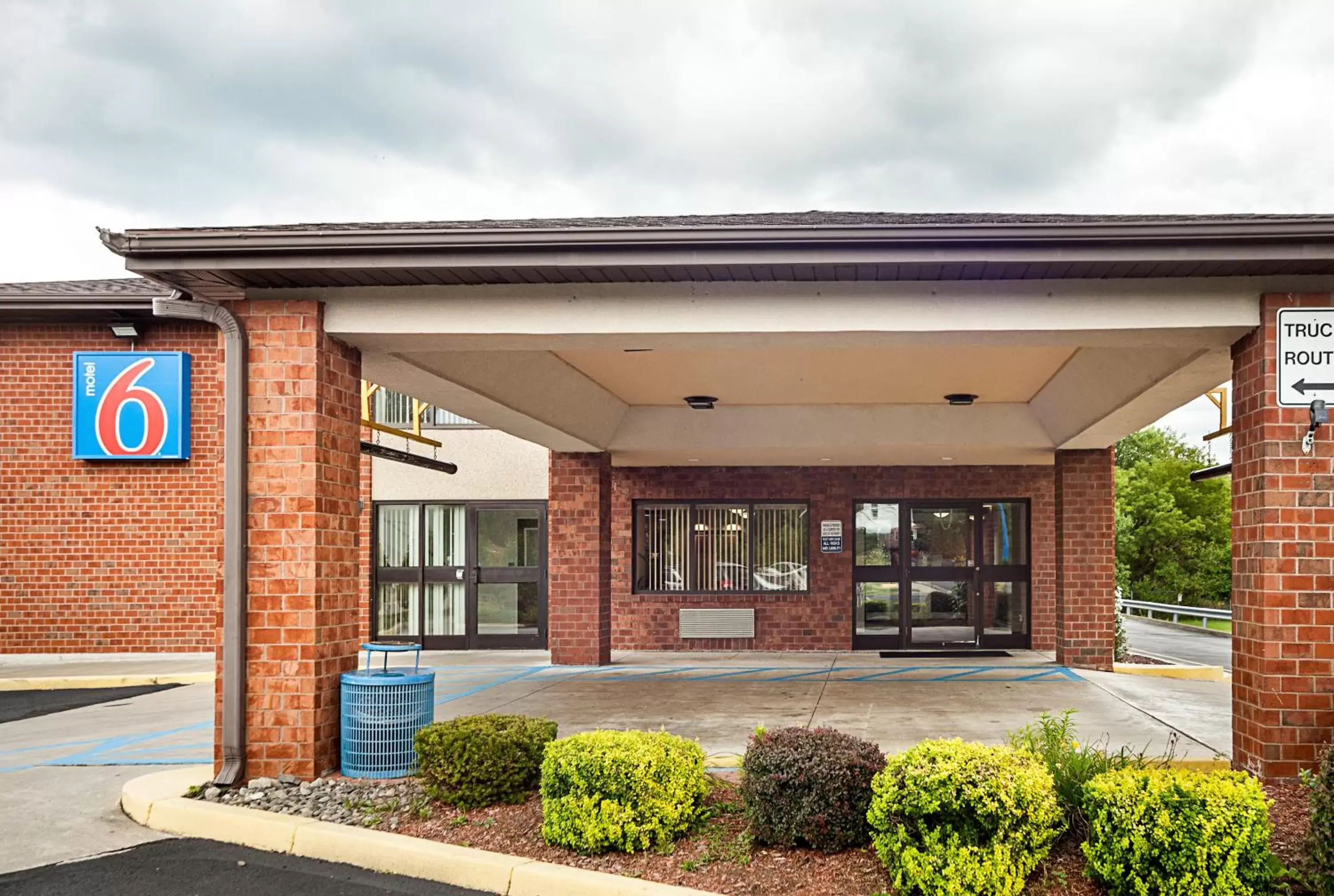 Facade/Entrance in Motel 6-Binghamton, NY