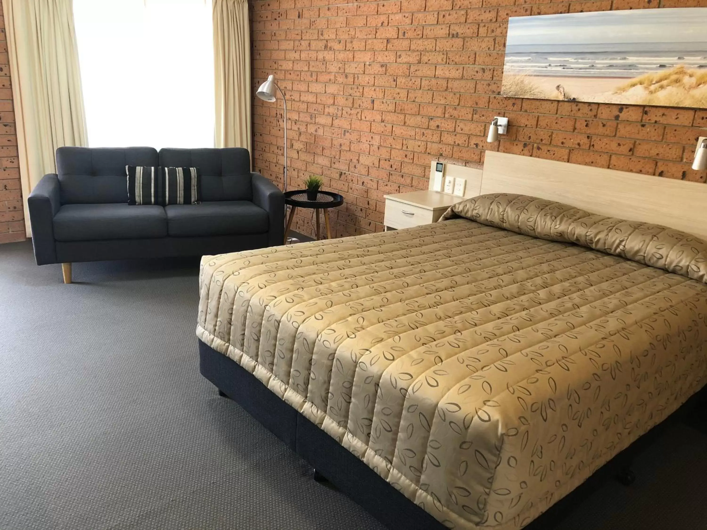 Bedroom, Bed in Cardiff Motor Inn