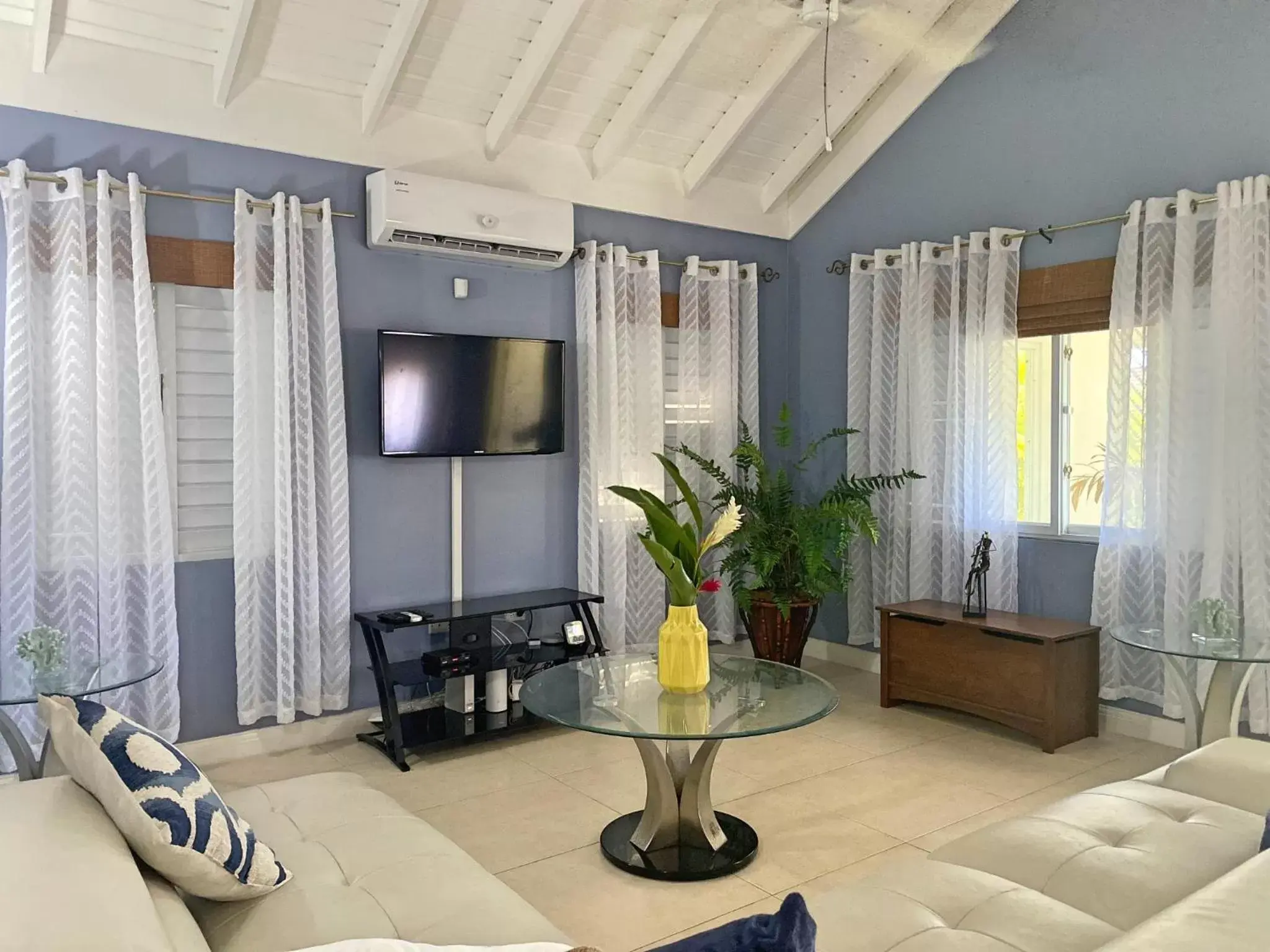 Living room, TV/Entertainment Center in Jamnick Vacation Rentals - Richmond, St Ann, Jamaica
