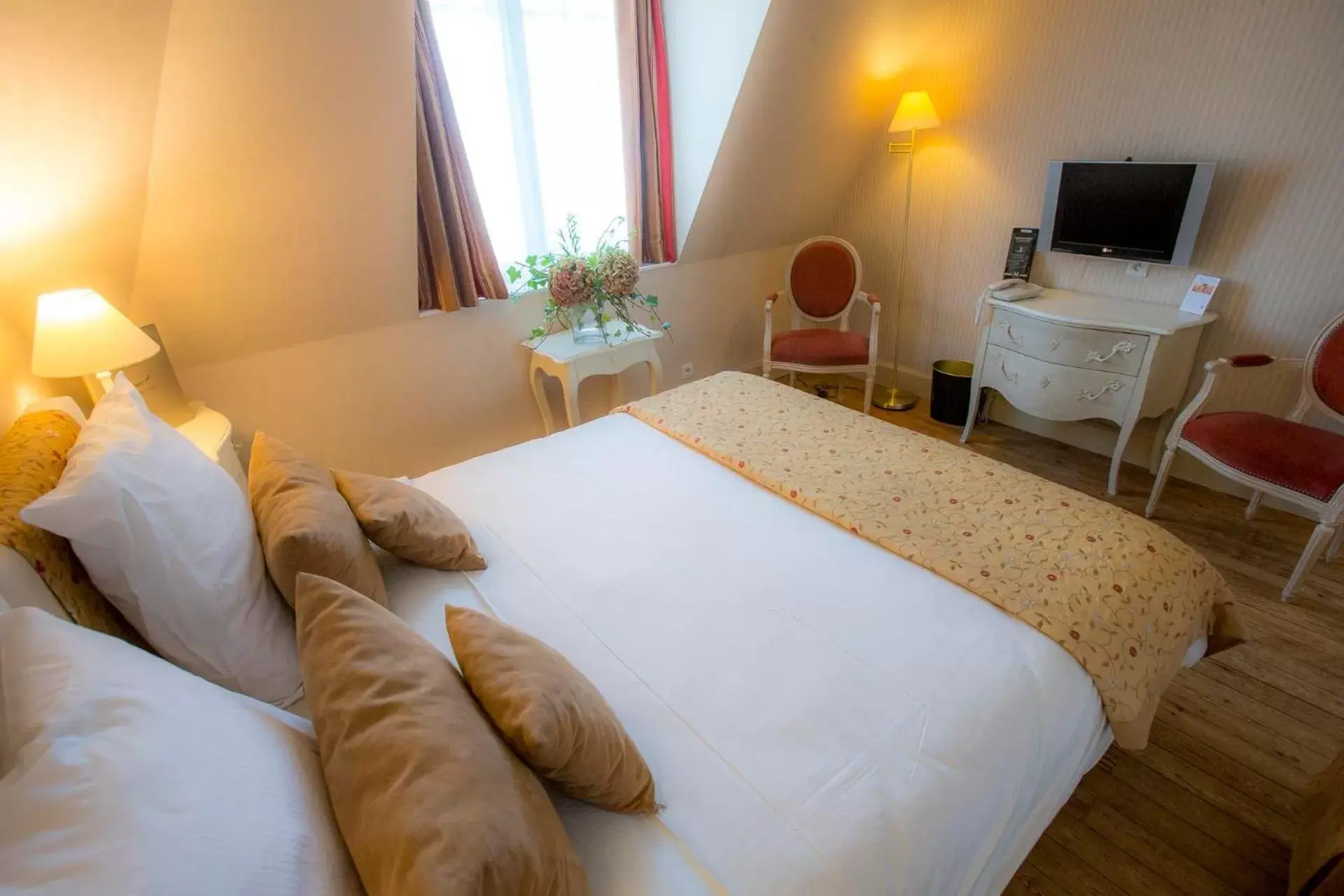 Bed in Villa Augeval Hôtel de charme & Spa