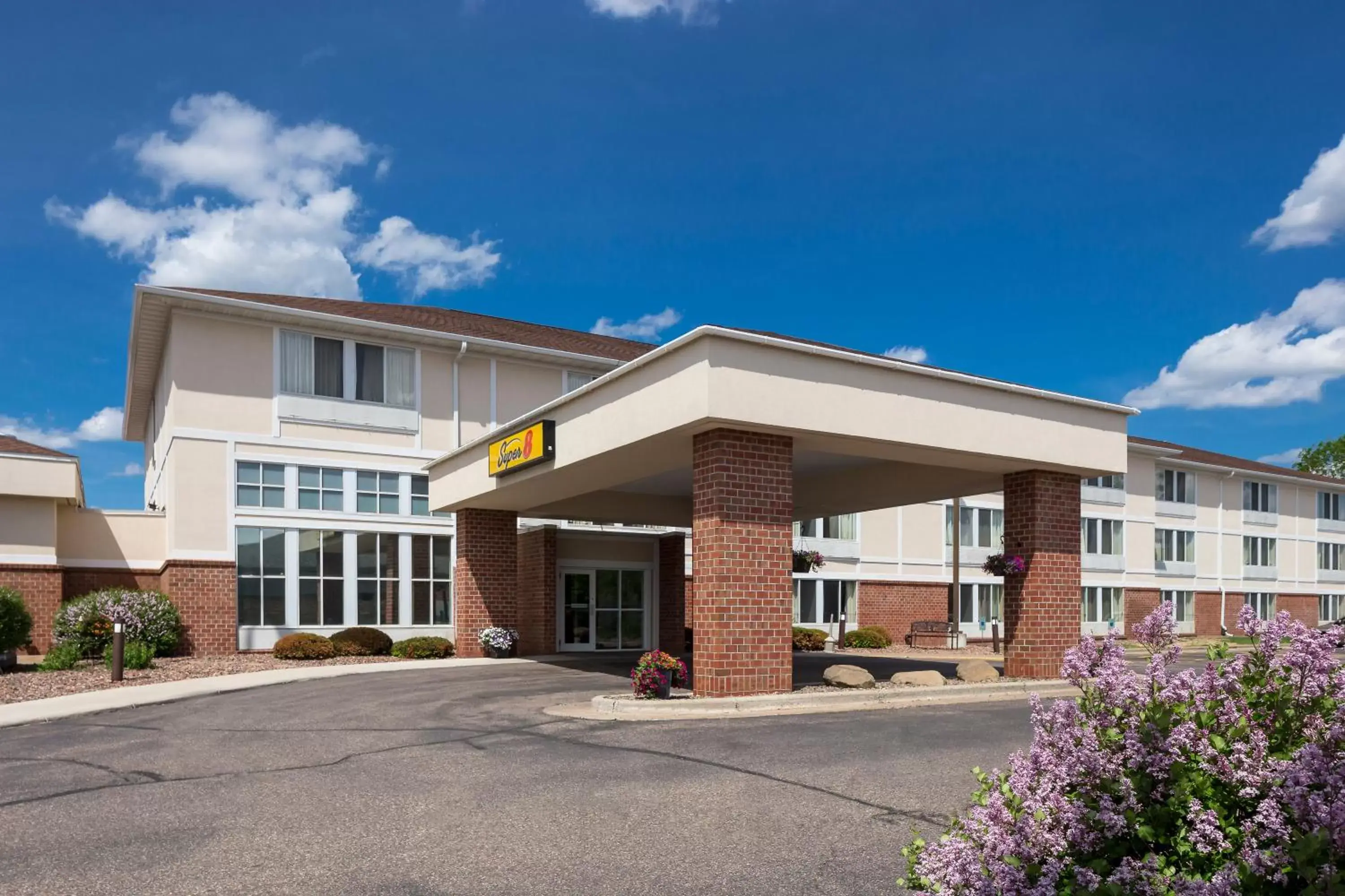 Facade/entrance, Property Building in Super 8 by Wyndham Menomonie WI