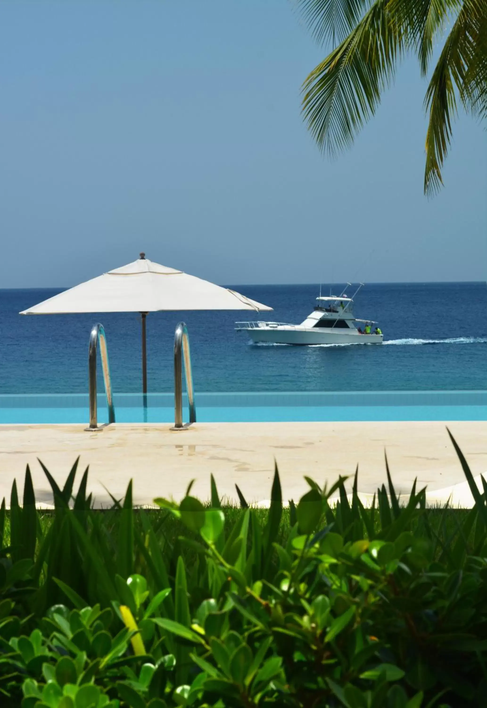 Beach, Swimming Pool in Instyle Residences at Infiniti Blu