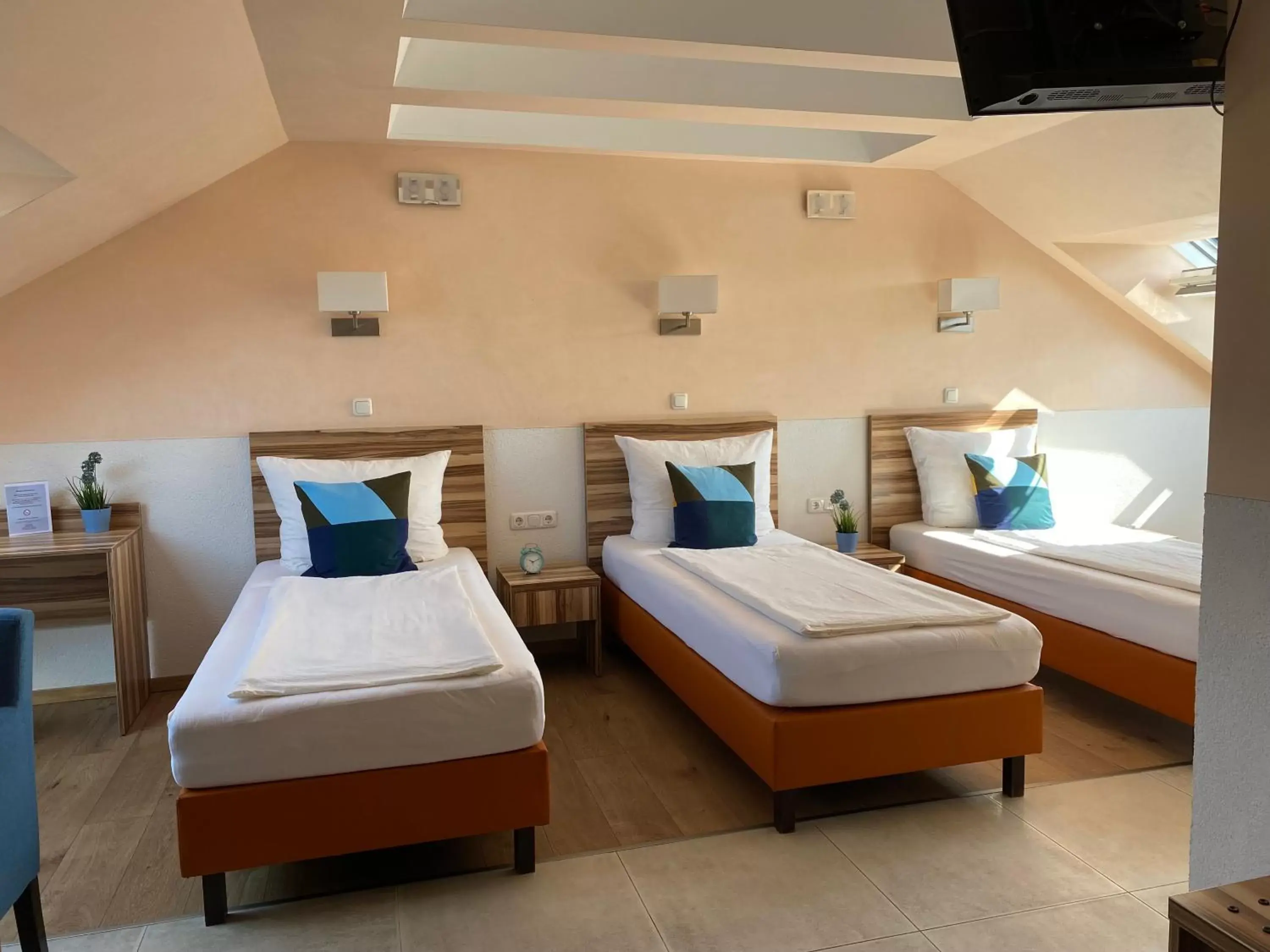 Triple Room with Private Bathroom - single occupancy in Hotel am Hafen Triple Room with Private Bathroom - single occupancy in Hotel am Hafen