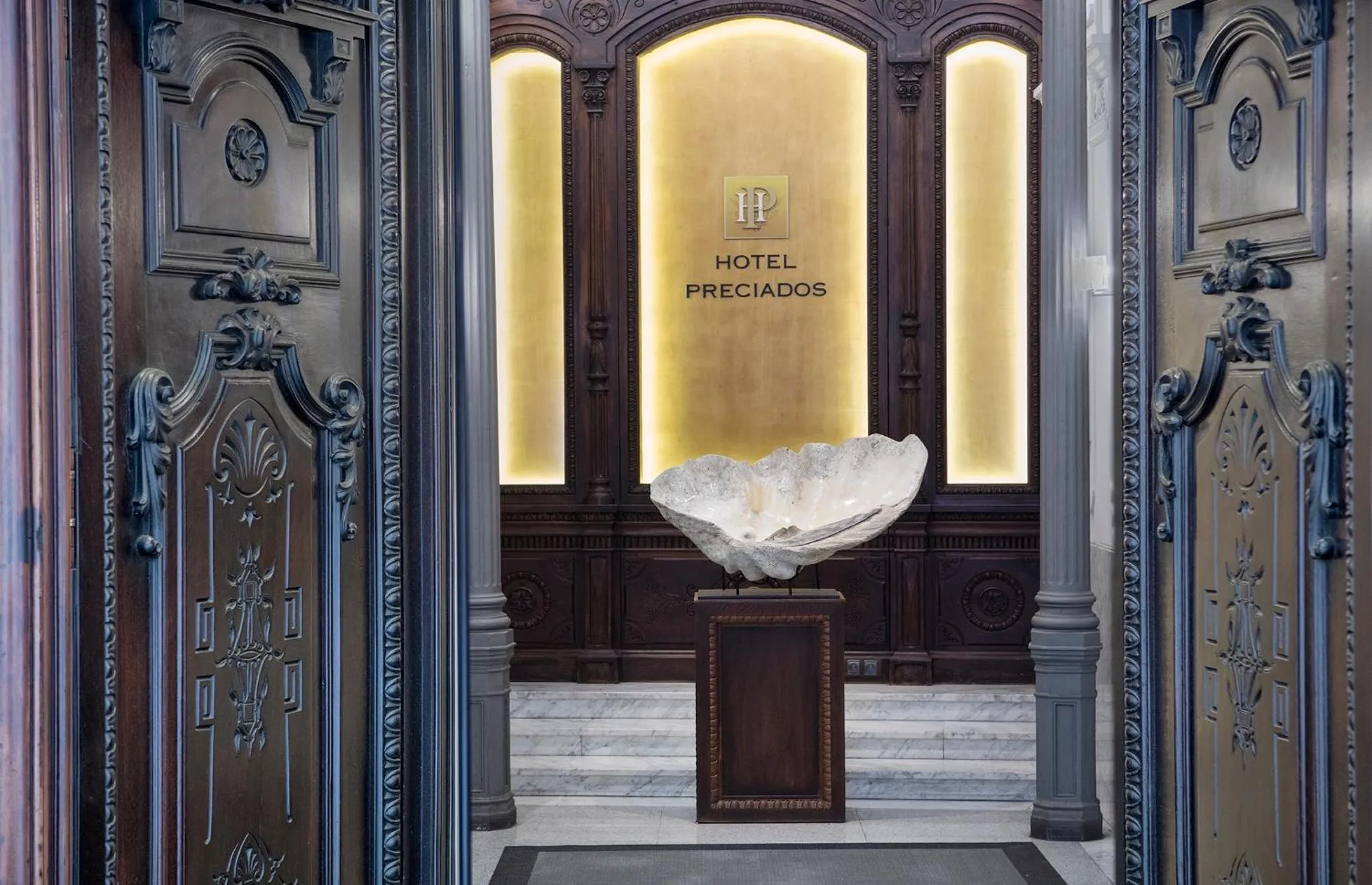 Facade/entrance in Preciados