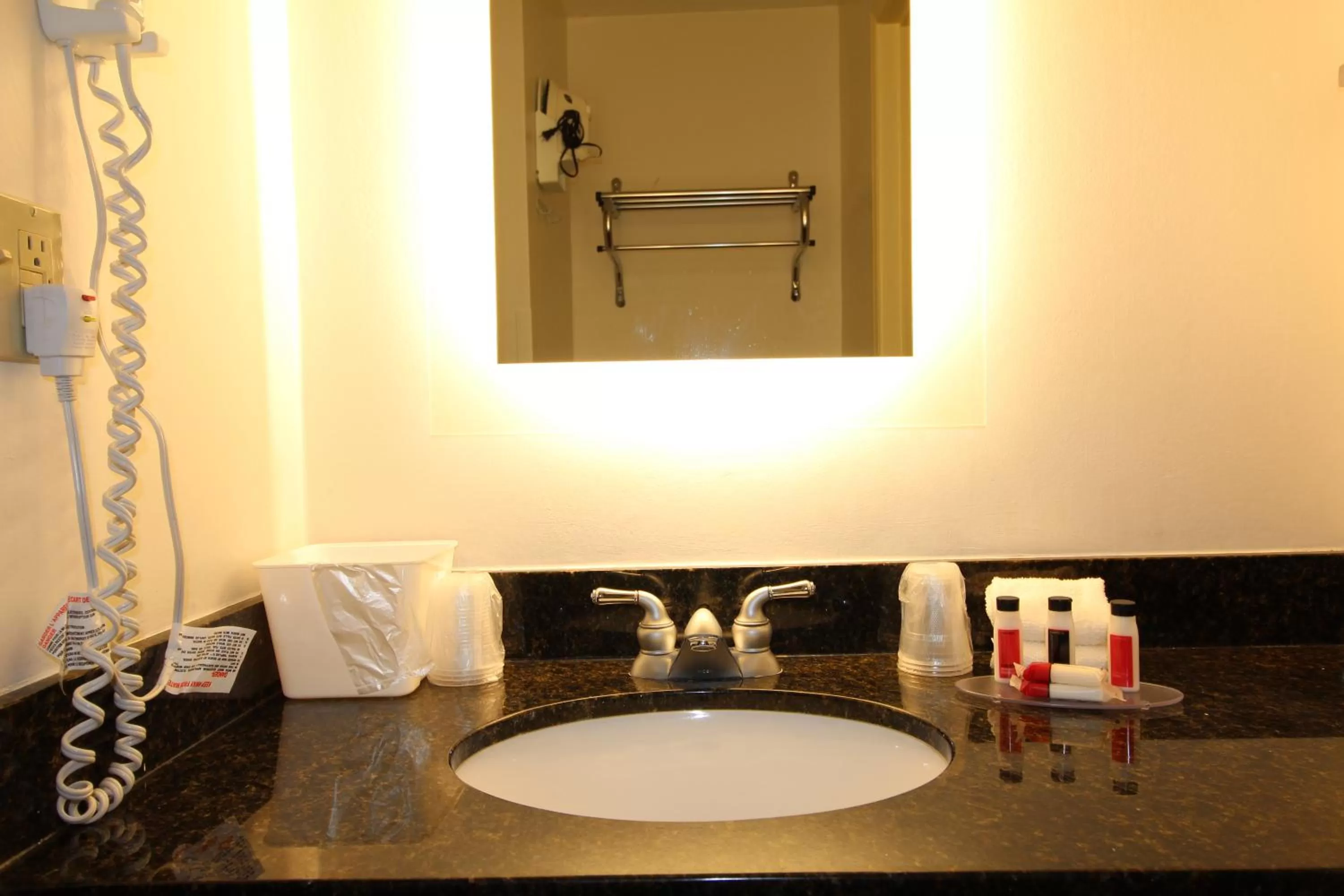 Howard Johnson by Wyndham Evansville East