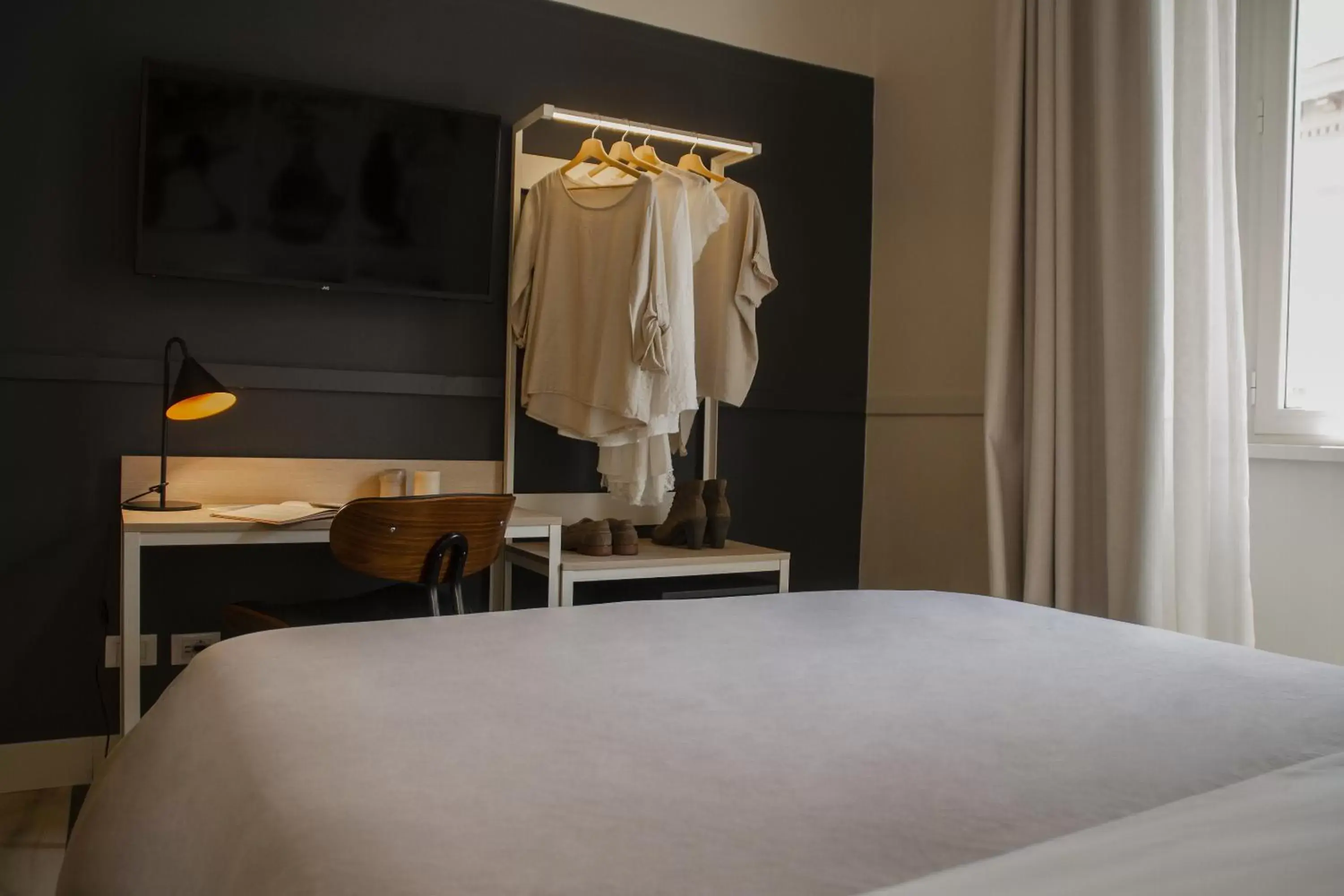 wardrobe, Bed in room007 Select Via Veneto
