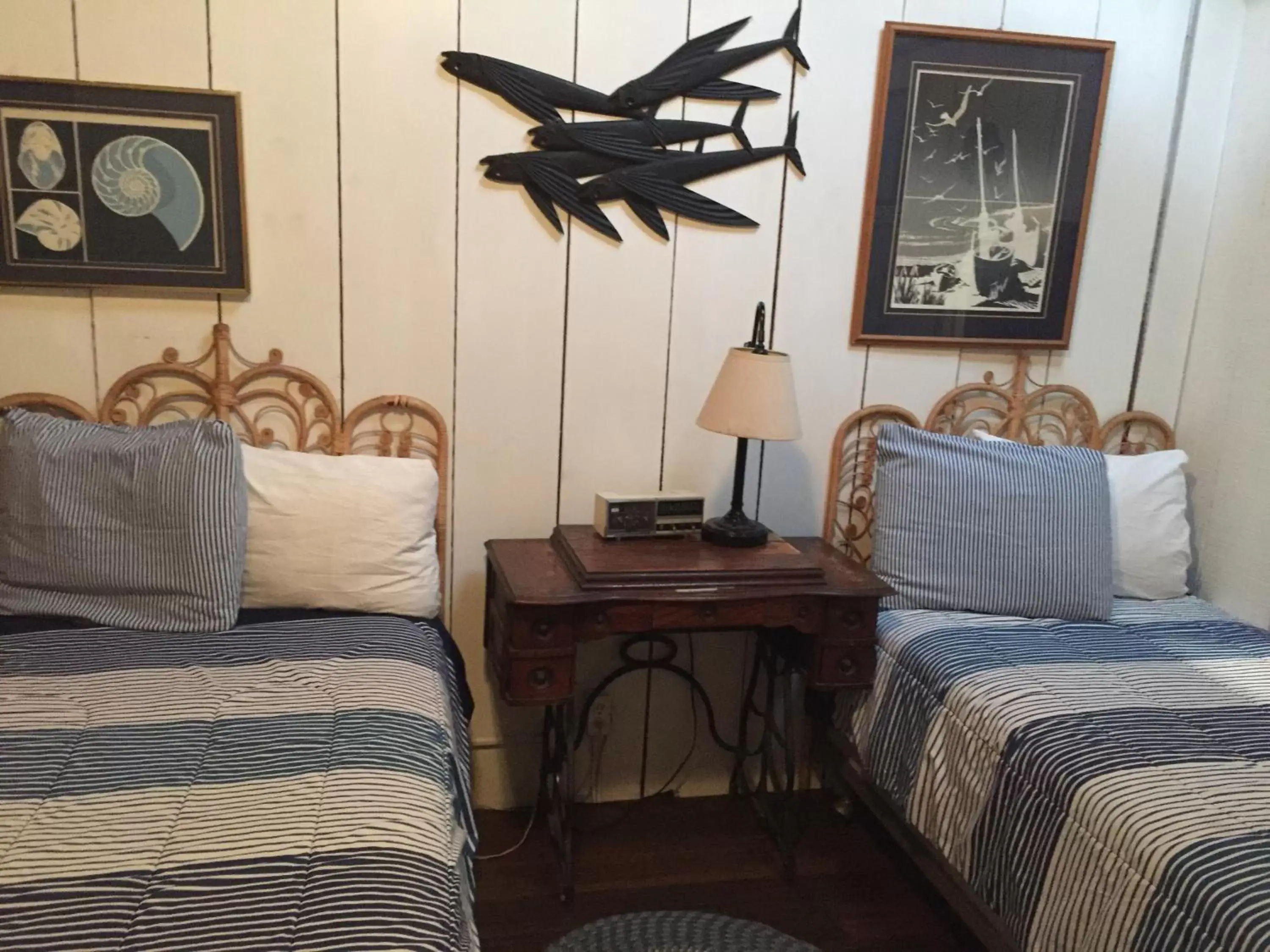 Bedroom, Seating Area in Catalina Island Seacrest Inn