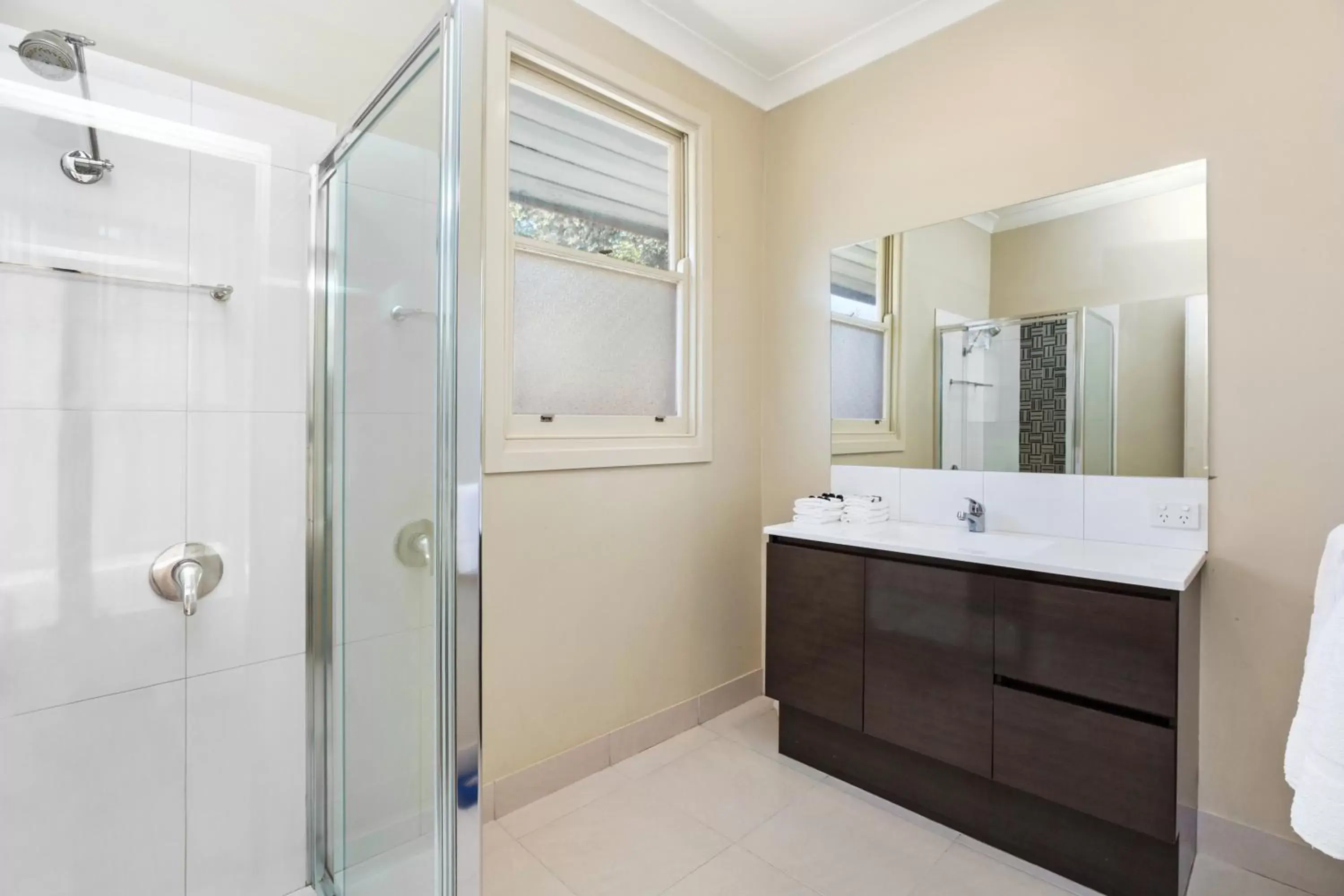 Bathroom in National Hotel Complex Bendigo
