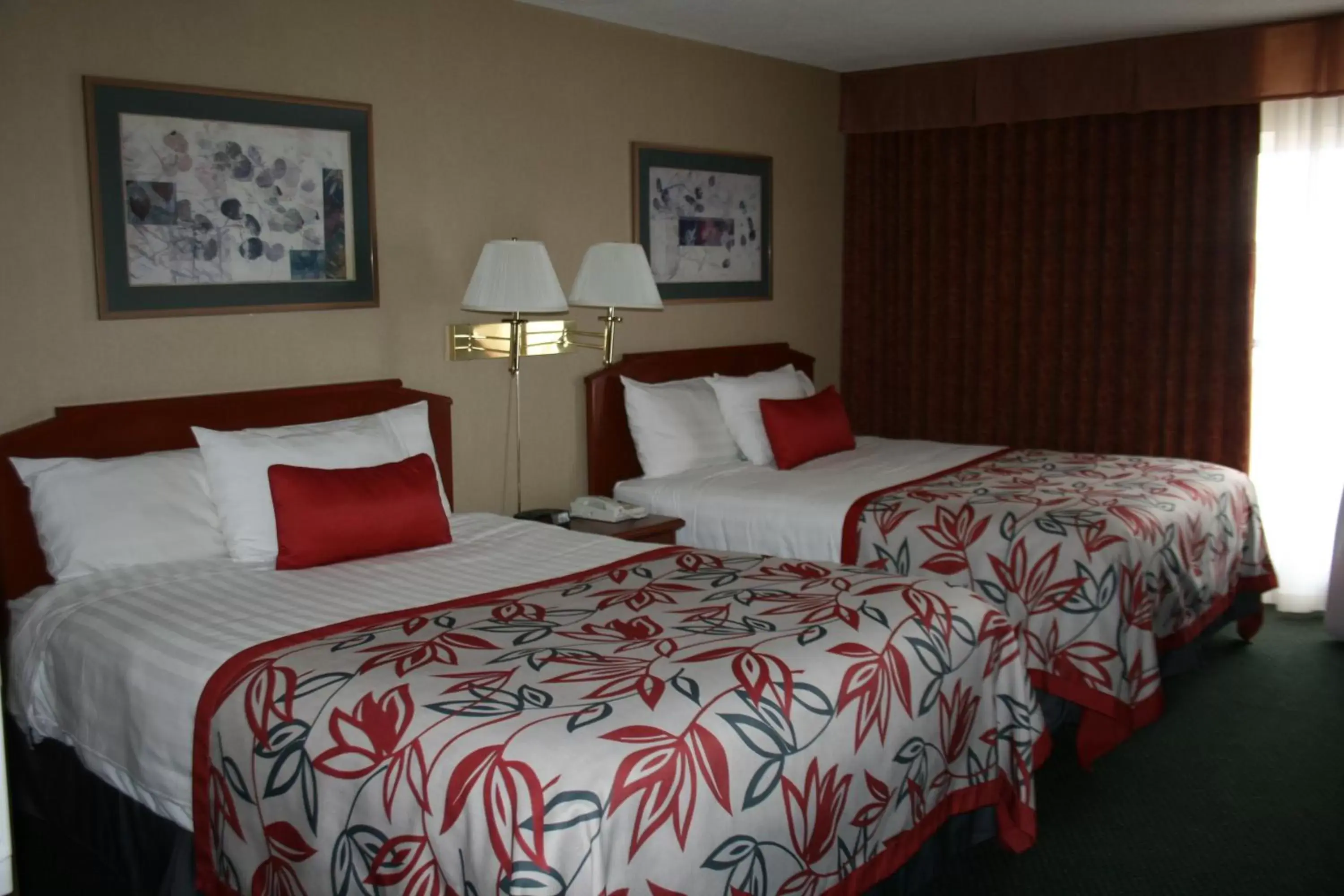 Bed in Anchor Inn and Suites