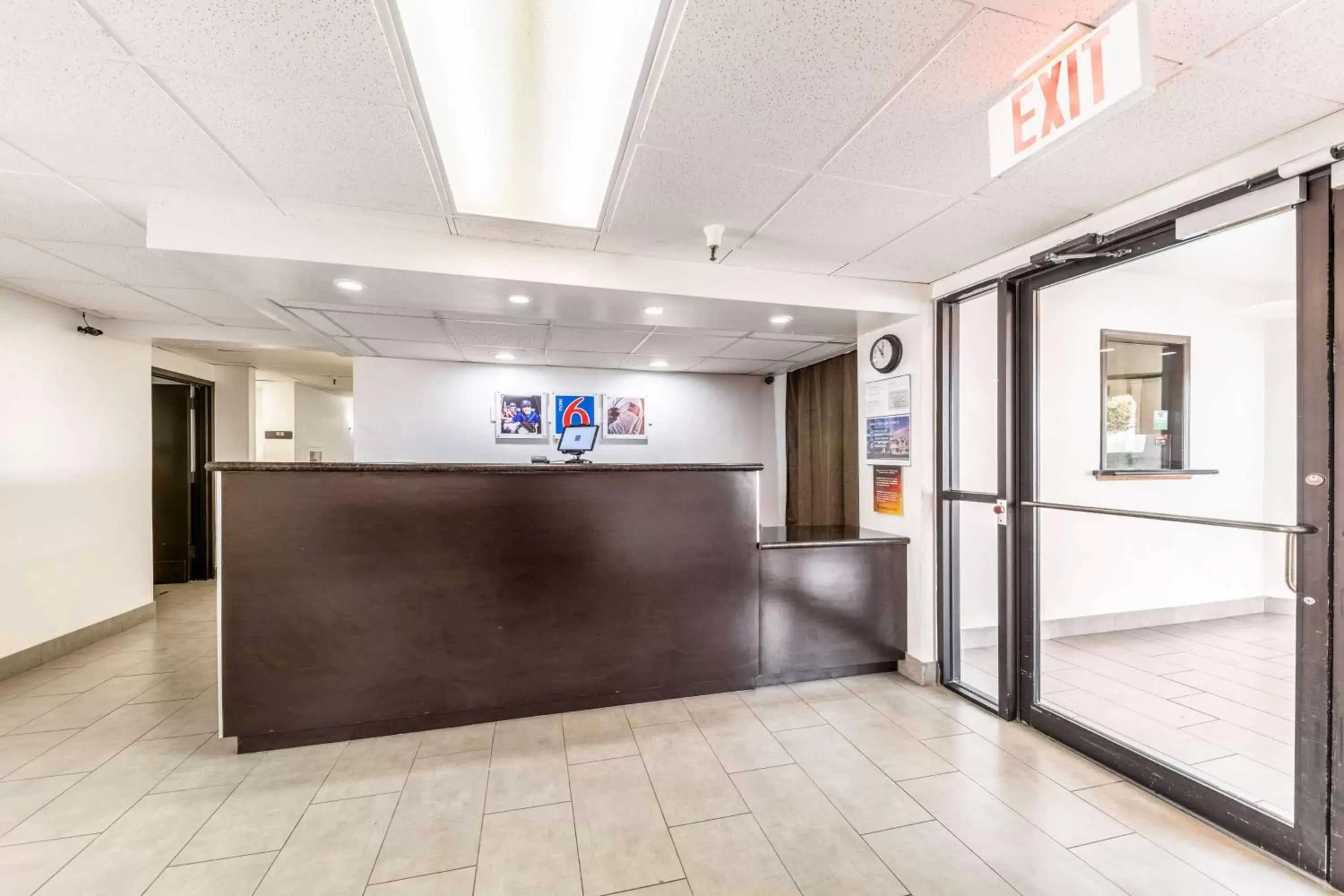 Lobby or reception, Lobby/Reception in Motel 6-Lewisville, TX - Medical City