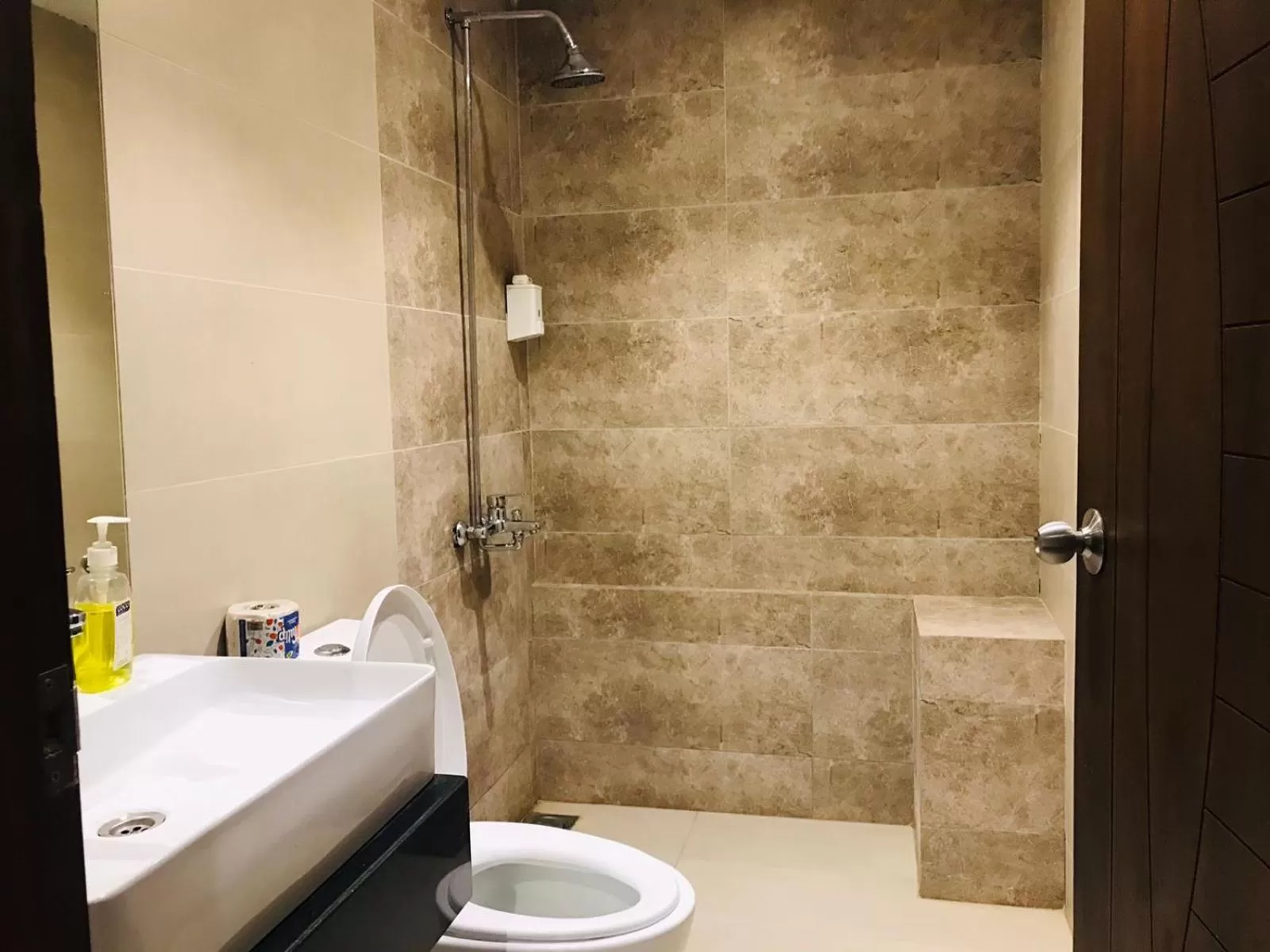 Bathroom in Hamsun Shahrah-e-Faisal