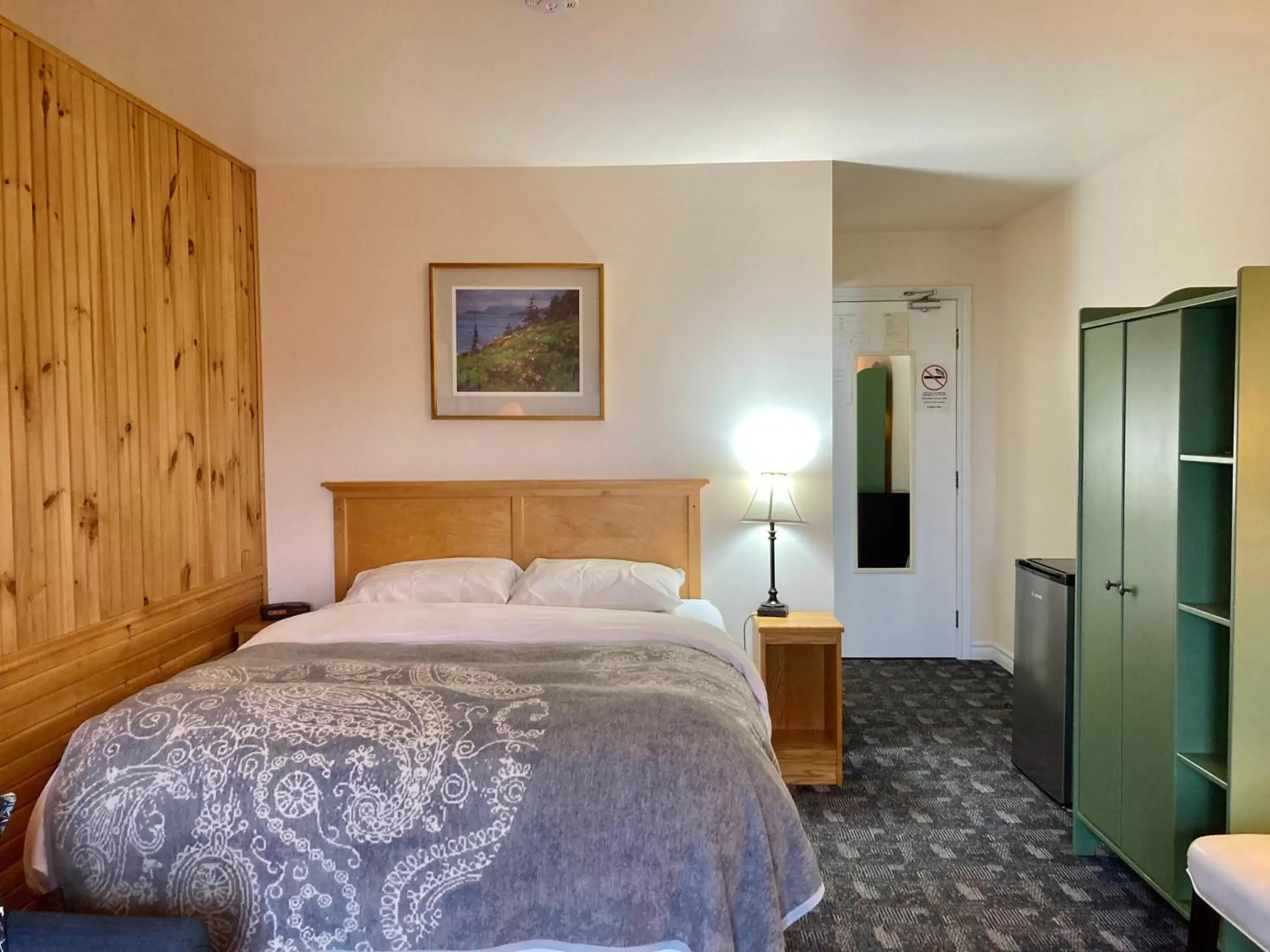 Bed in Castle Rock Country Inn
