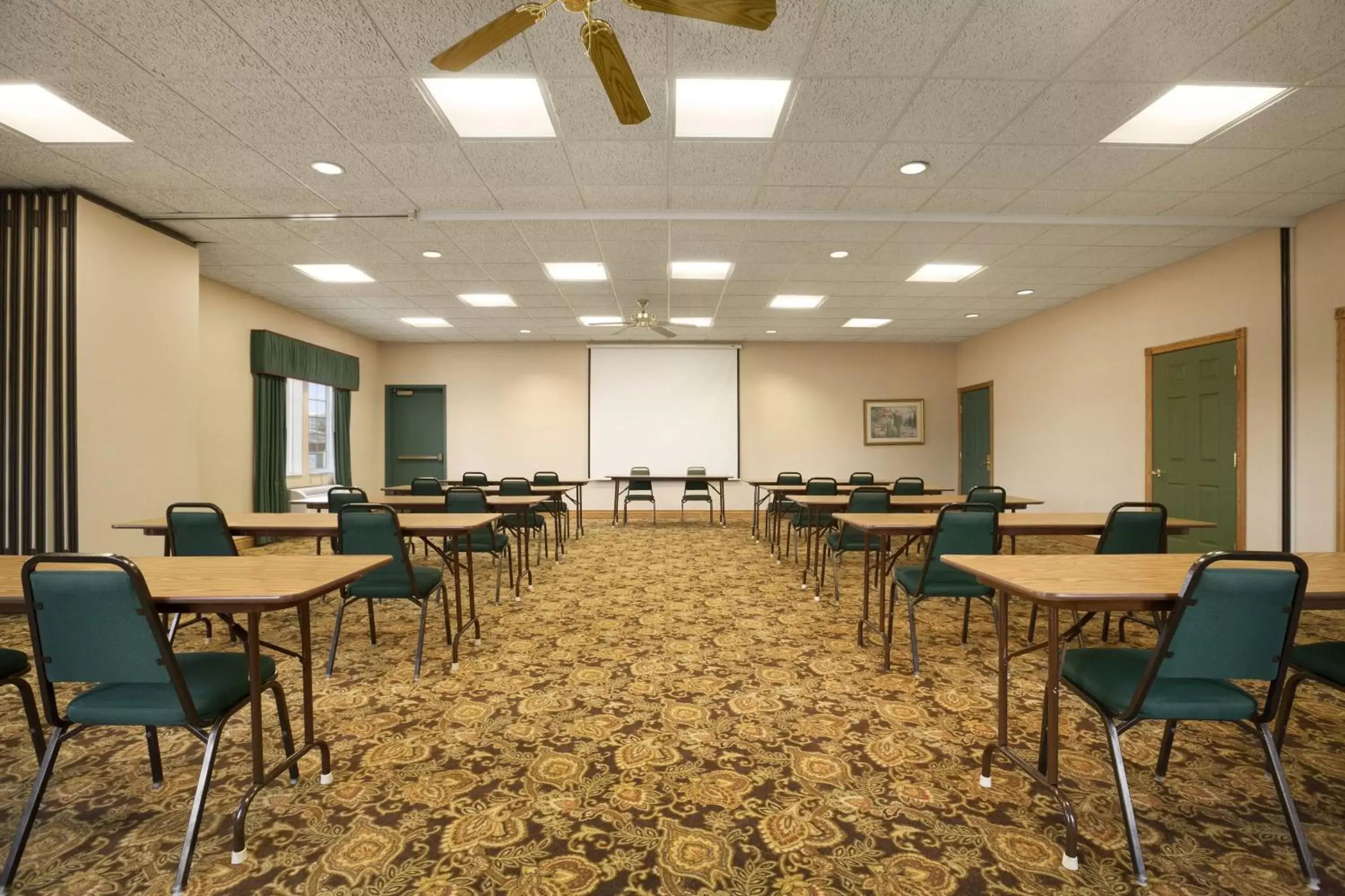 Meeting/conference room, Business Area/Conference Room in Country Inn & Suites by Radisson, Kalamazoo, MI