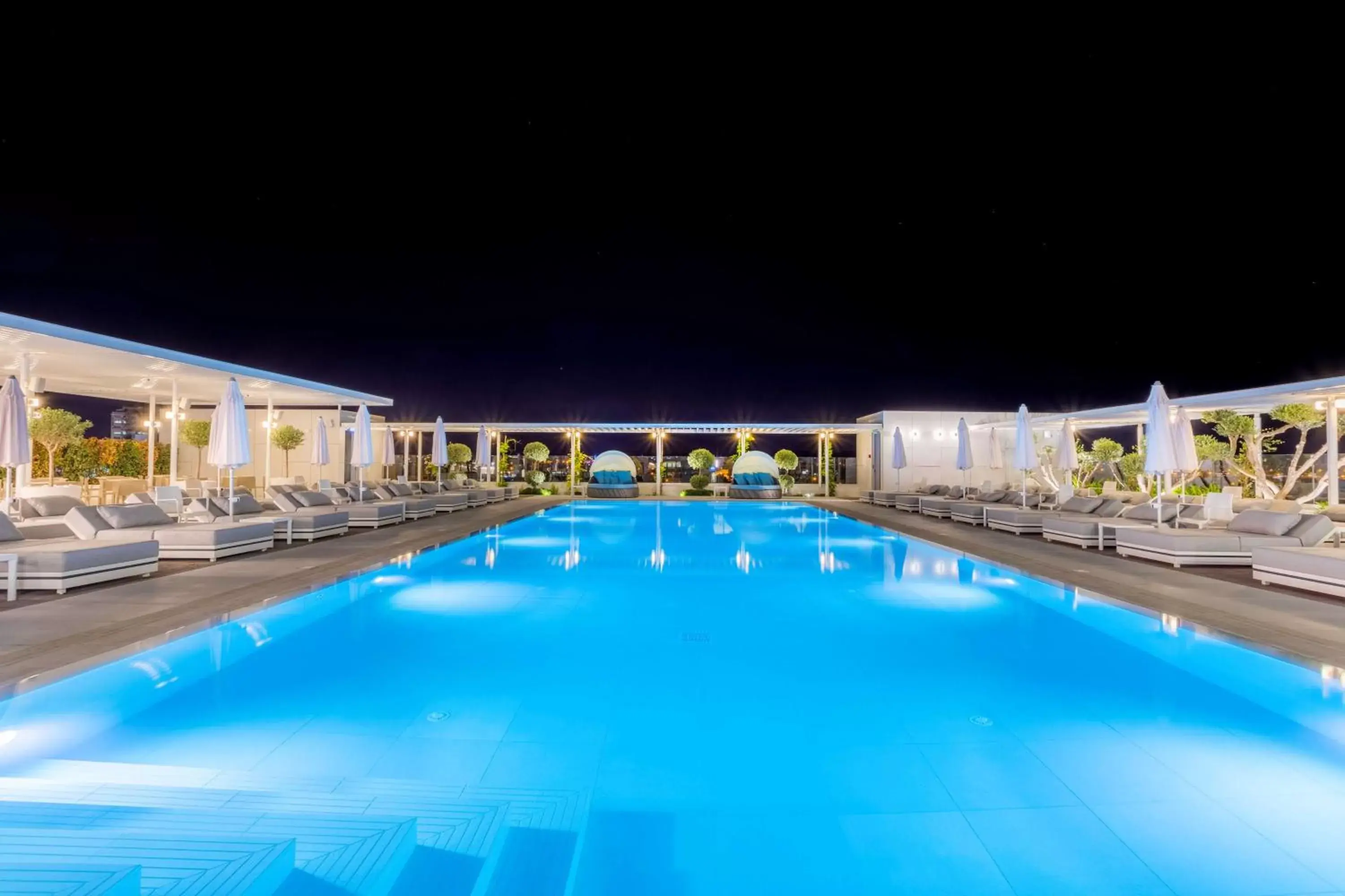 Lounge or bar, Swimming Pool in Radisson Blu Hotel, Larnaca