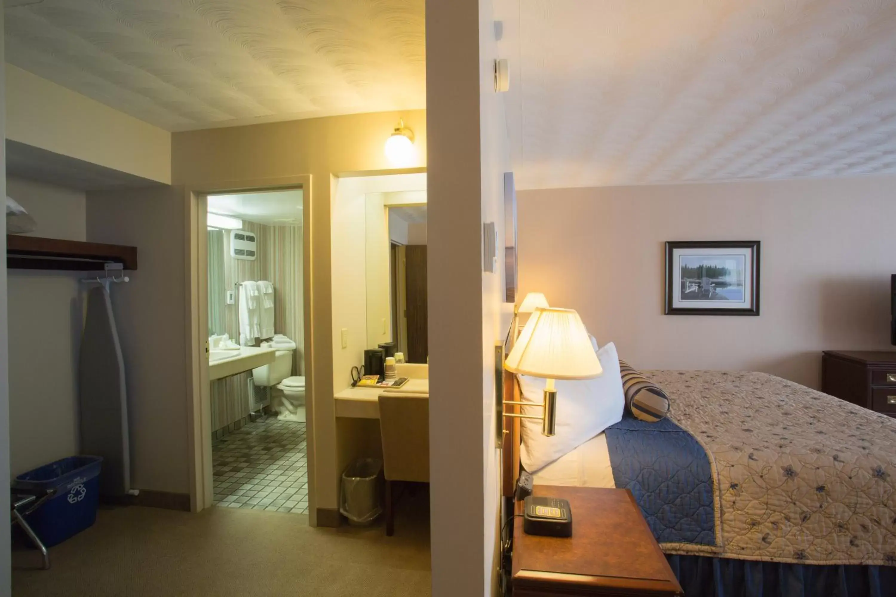 Bathroom, Seating Area in The Fredericton Inn