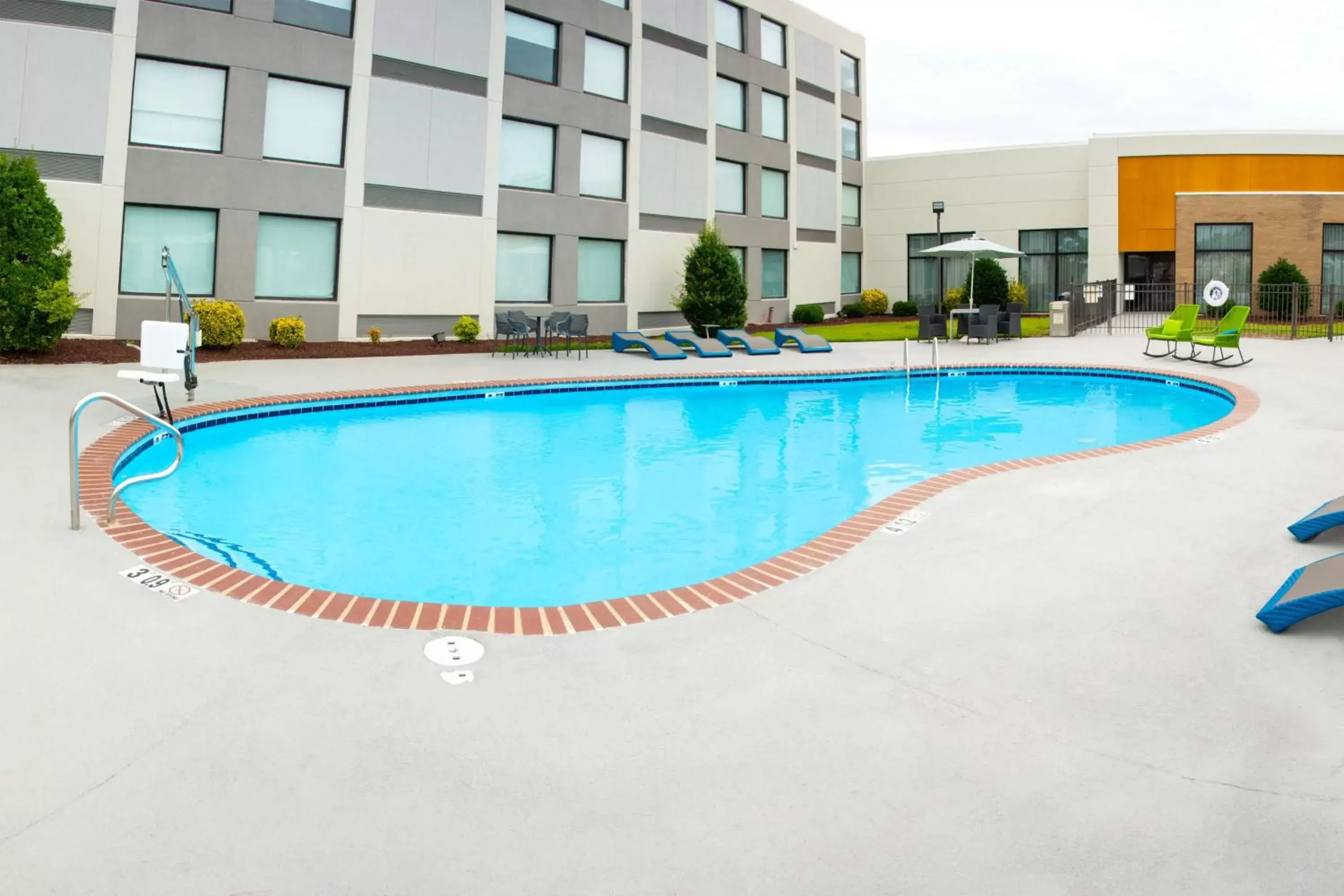 Pool view, Swimming Pool in Hampton Inn Kinston