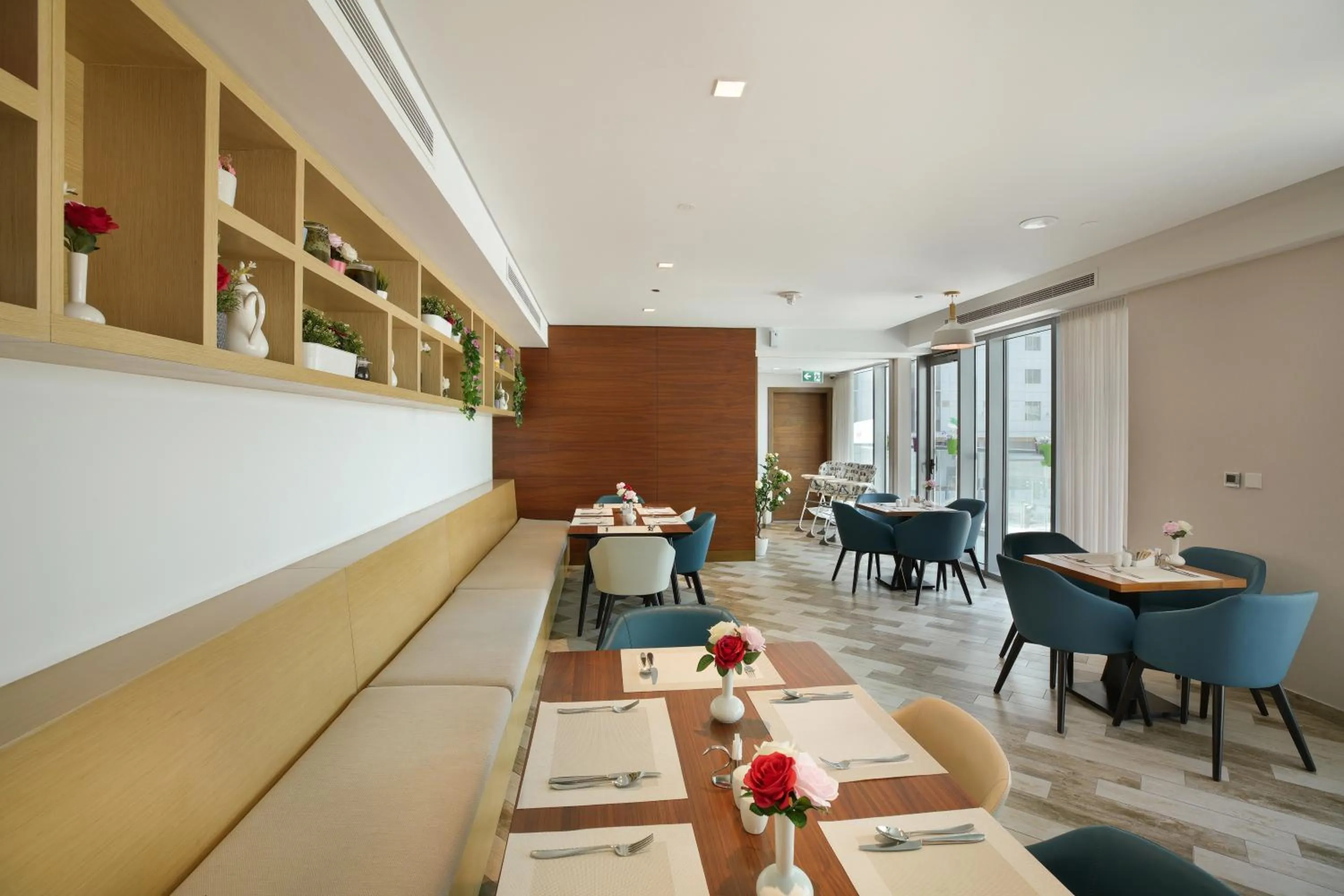 Restaurant/places to eat in Millennium Executive Apartments Mont Rose