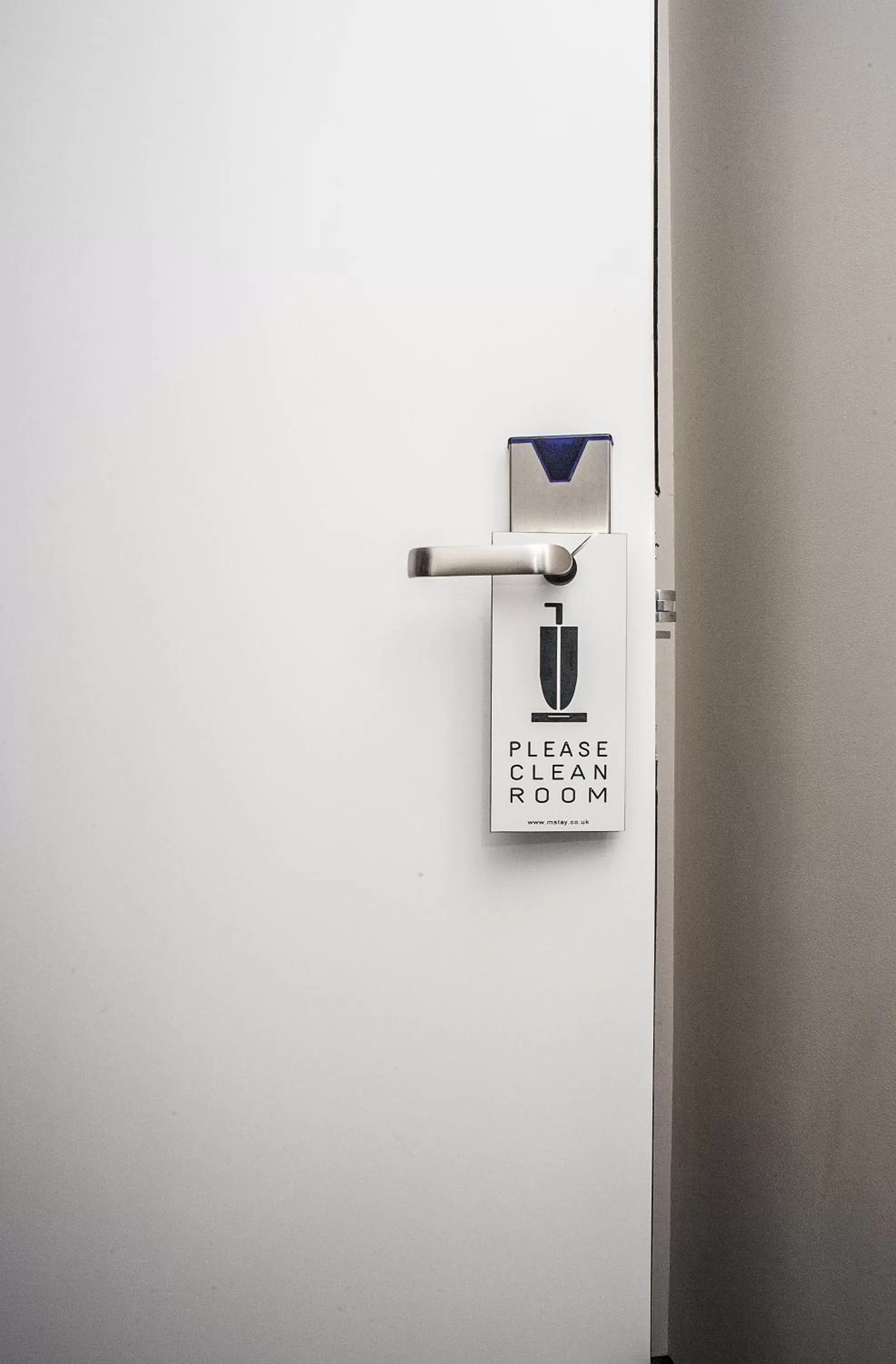 Text overlay in 39 Studios