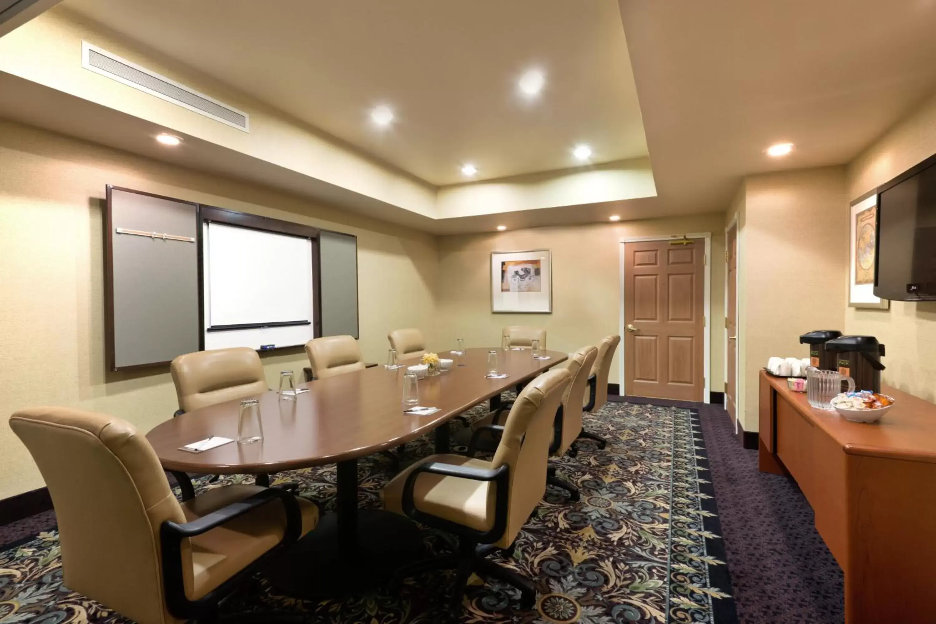 Meeting/conference room in Staybridge Suites Tucson Airport, an IHG Hotel
