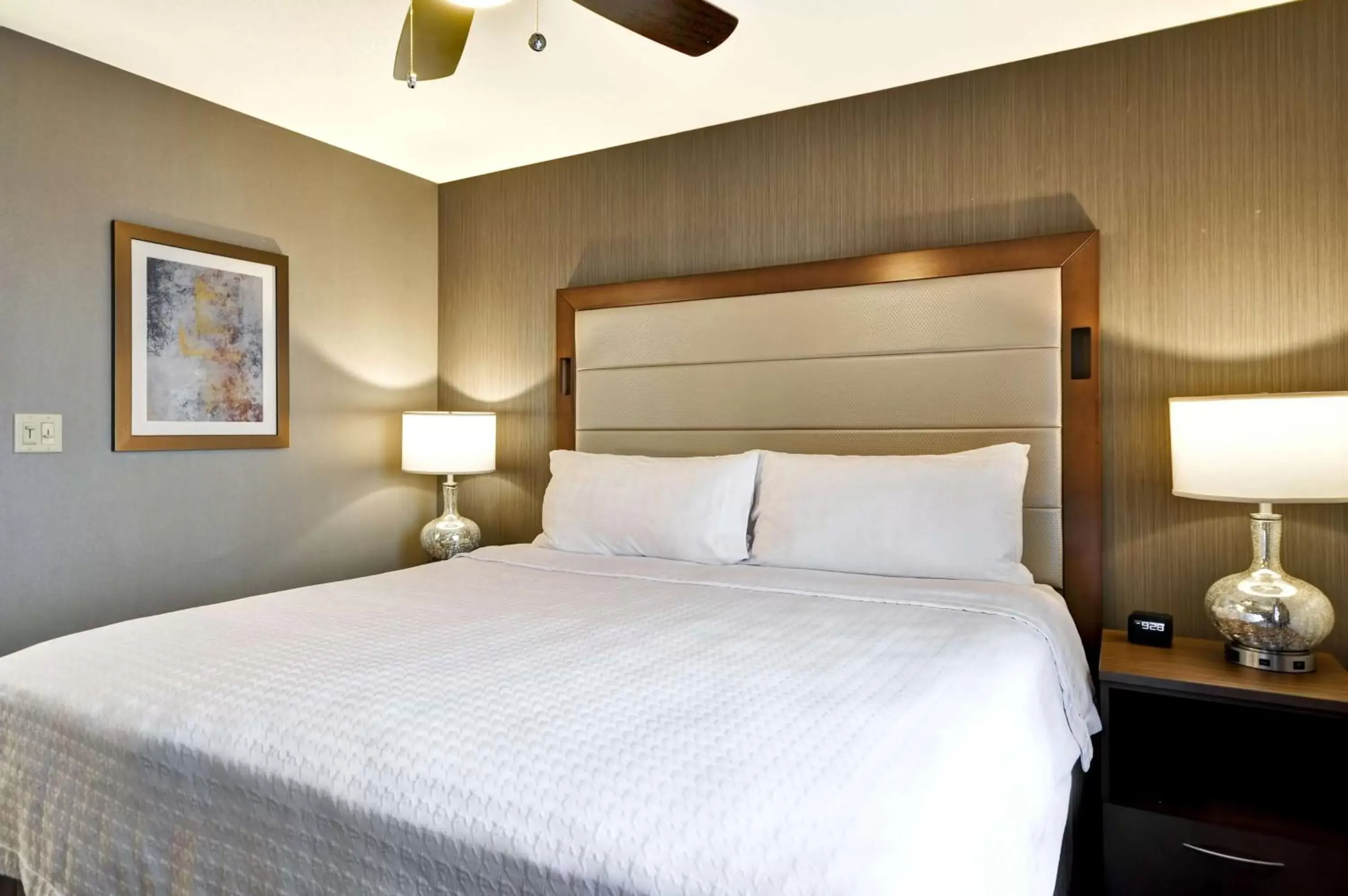 Bed in Homewood Suites by Hilton Hartford South-Glastonbury