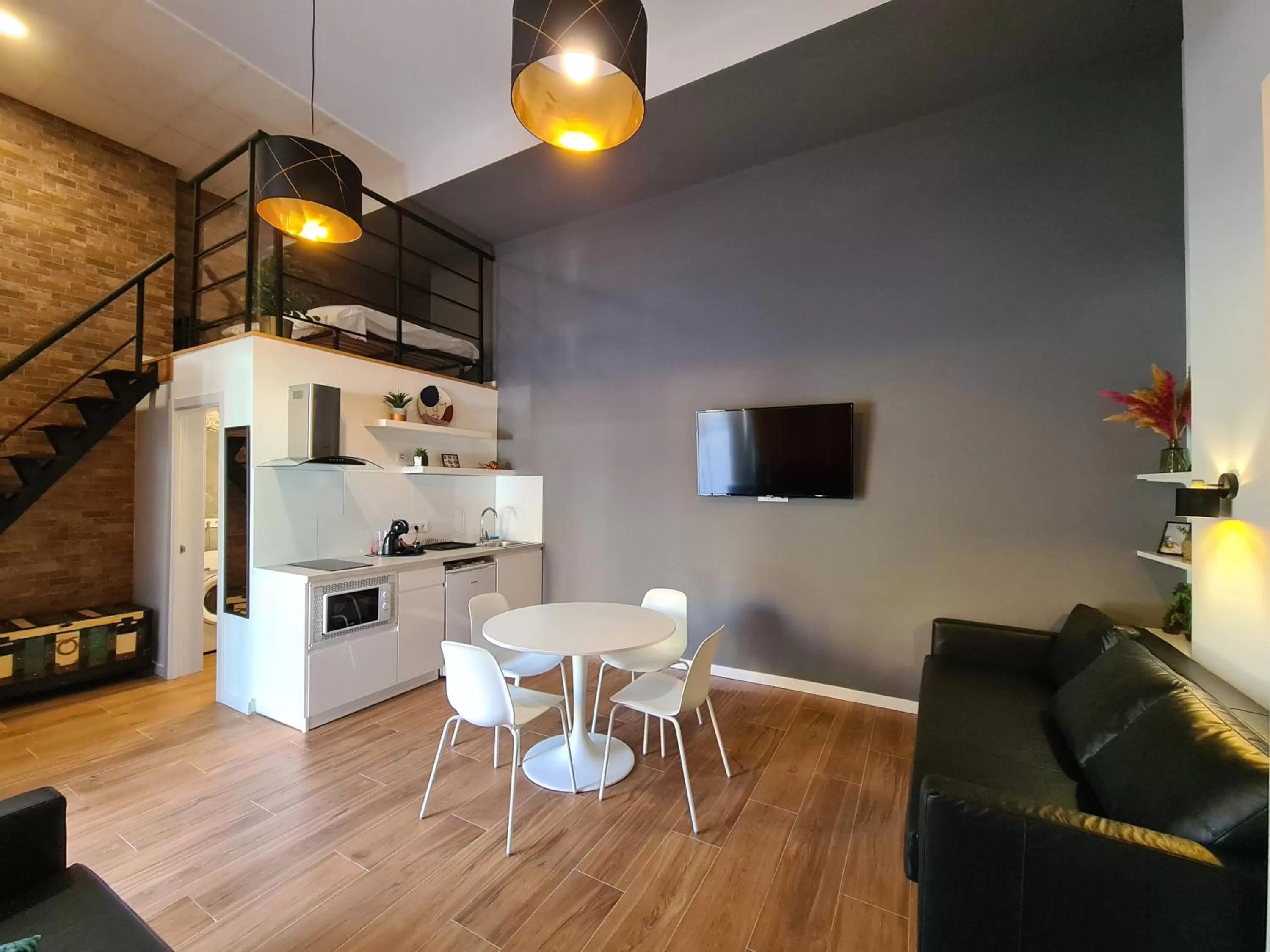 TV and multimedia in Hlius Brand New Apartments