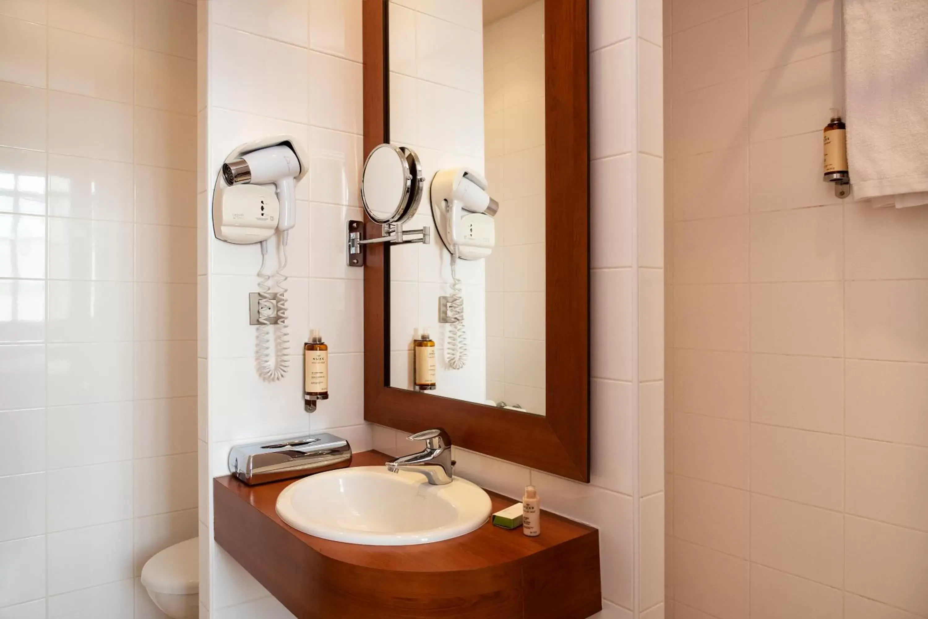 Shower, Bathroom in Best Western Plus Hôtel Colbert
