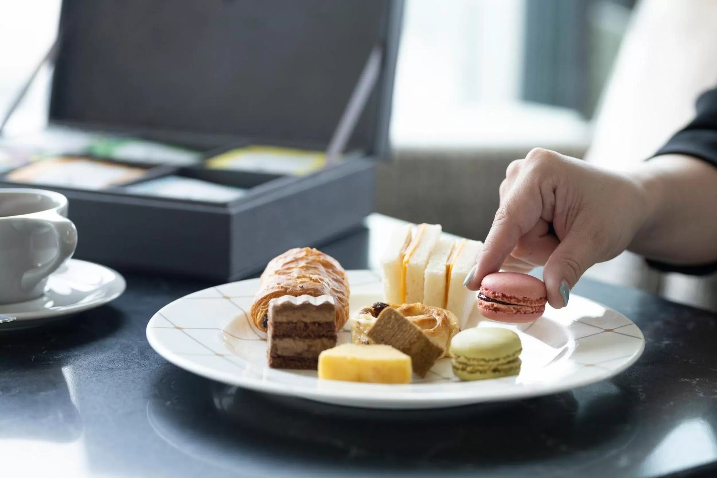 Lounge or bar in The Royal Park Hotel Iconic Osaka Midosuji