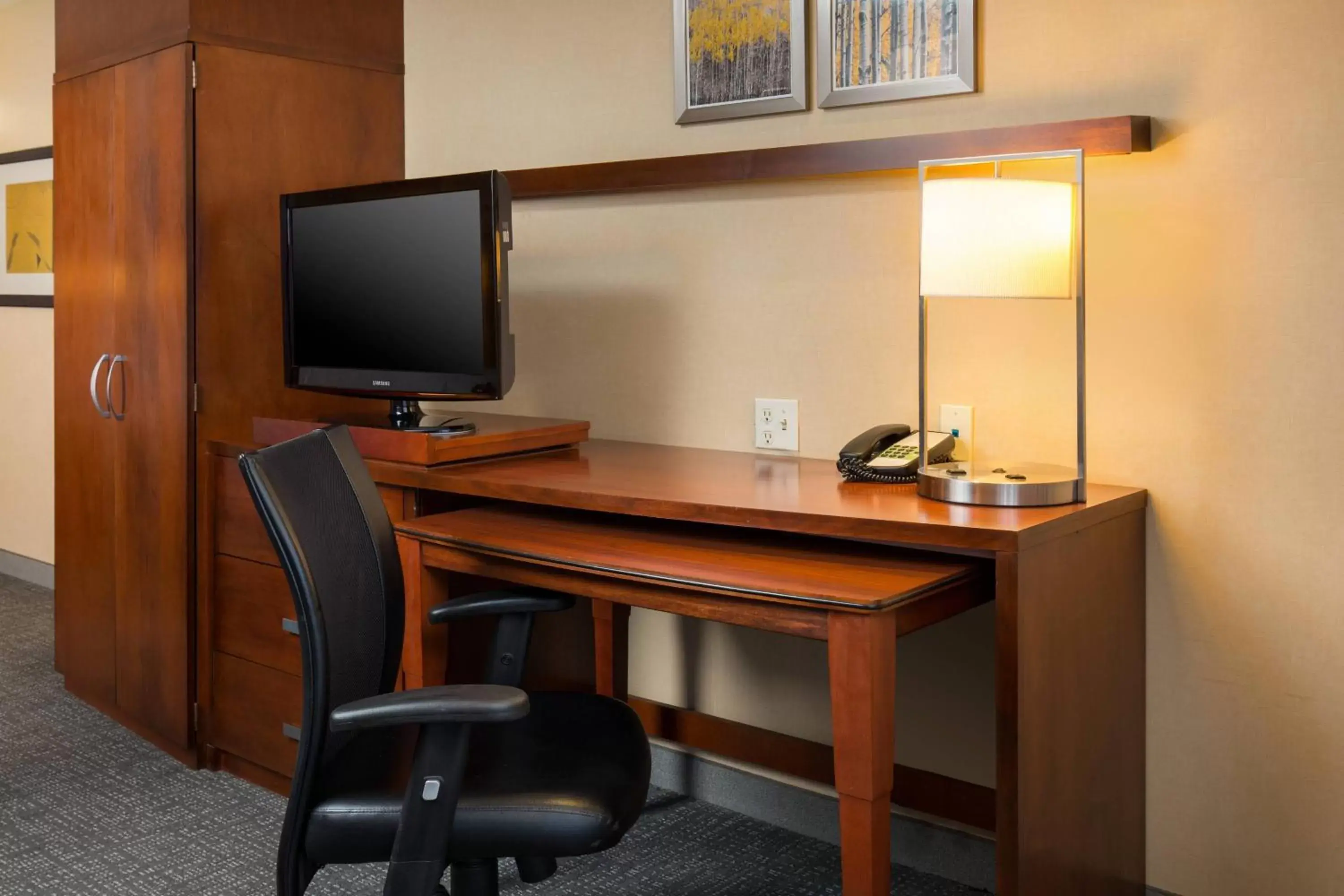 Photo of the whole room, TV/Entertainment Center in Courtyard by Marriott Rancho Cucamonga