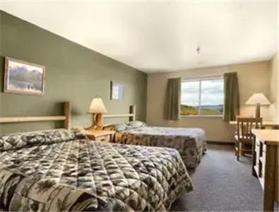 Double Room with Two Double Beds - Non-Smoking in Topaz Lodge