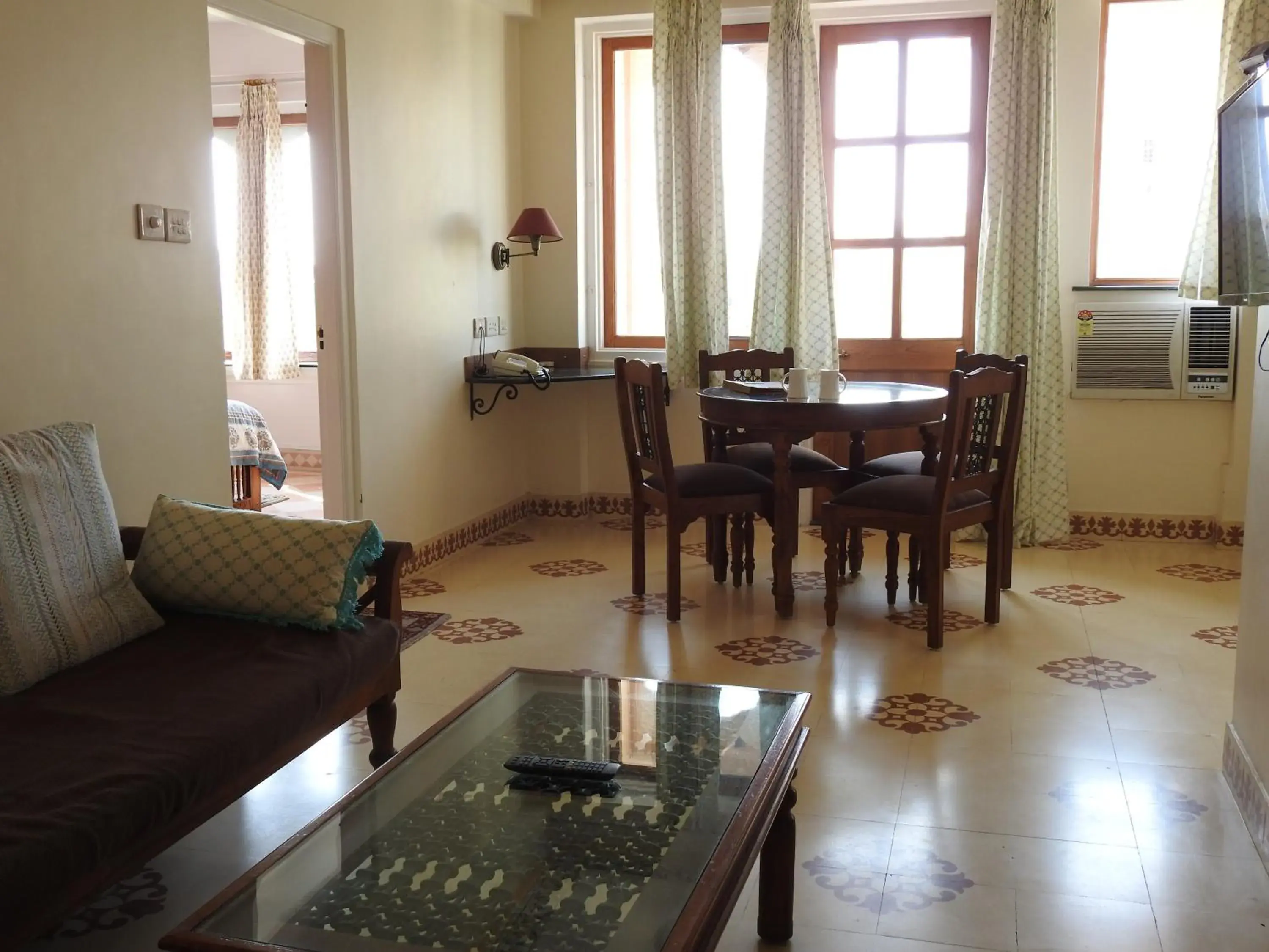 Balcony/Terrace, Dining Area in Om Niwas Suite Hotel