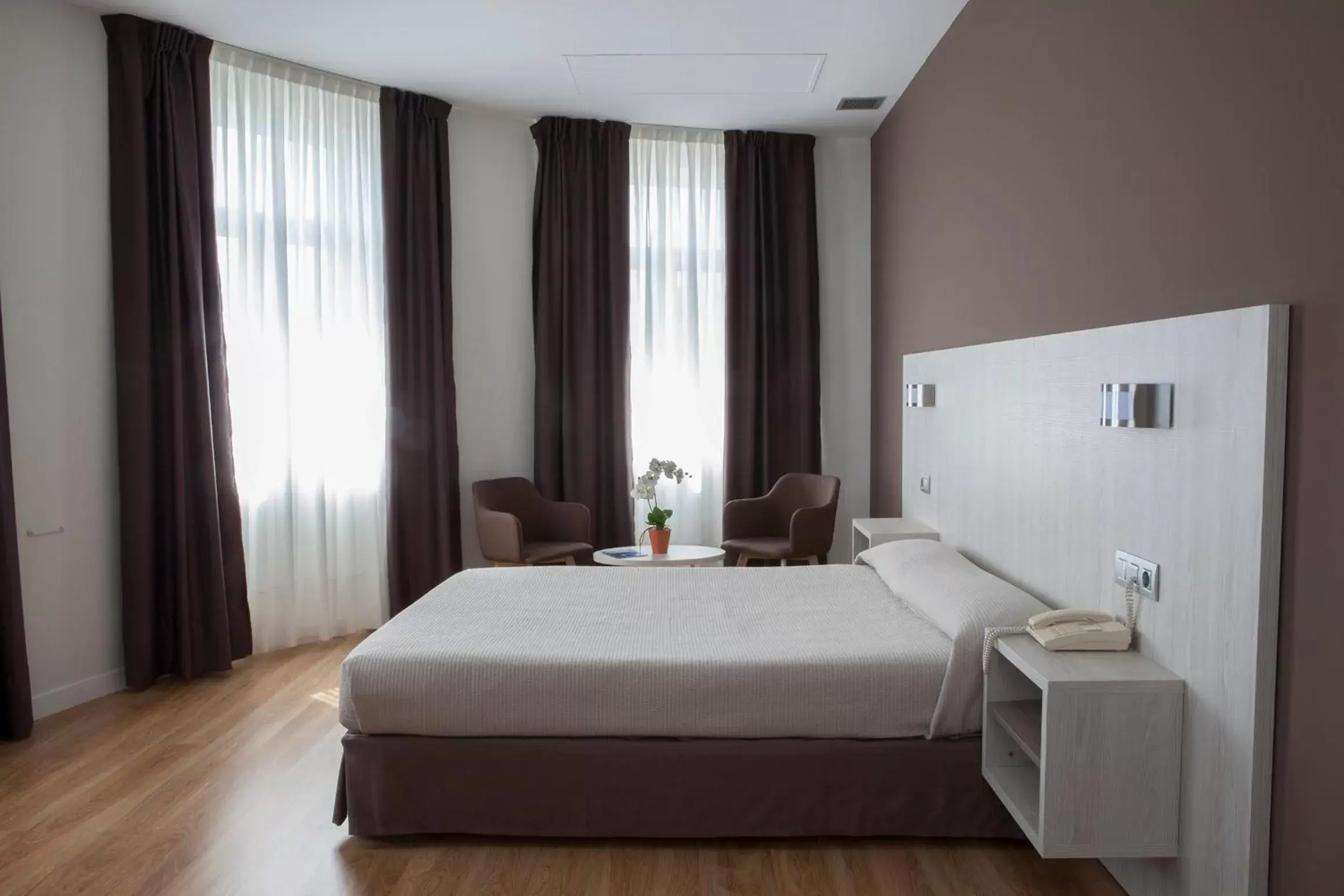 Photo of the whole room, Bed in Hotel Seminario Aeropuerto Bilbao